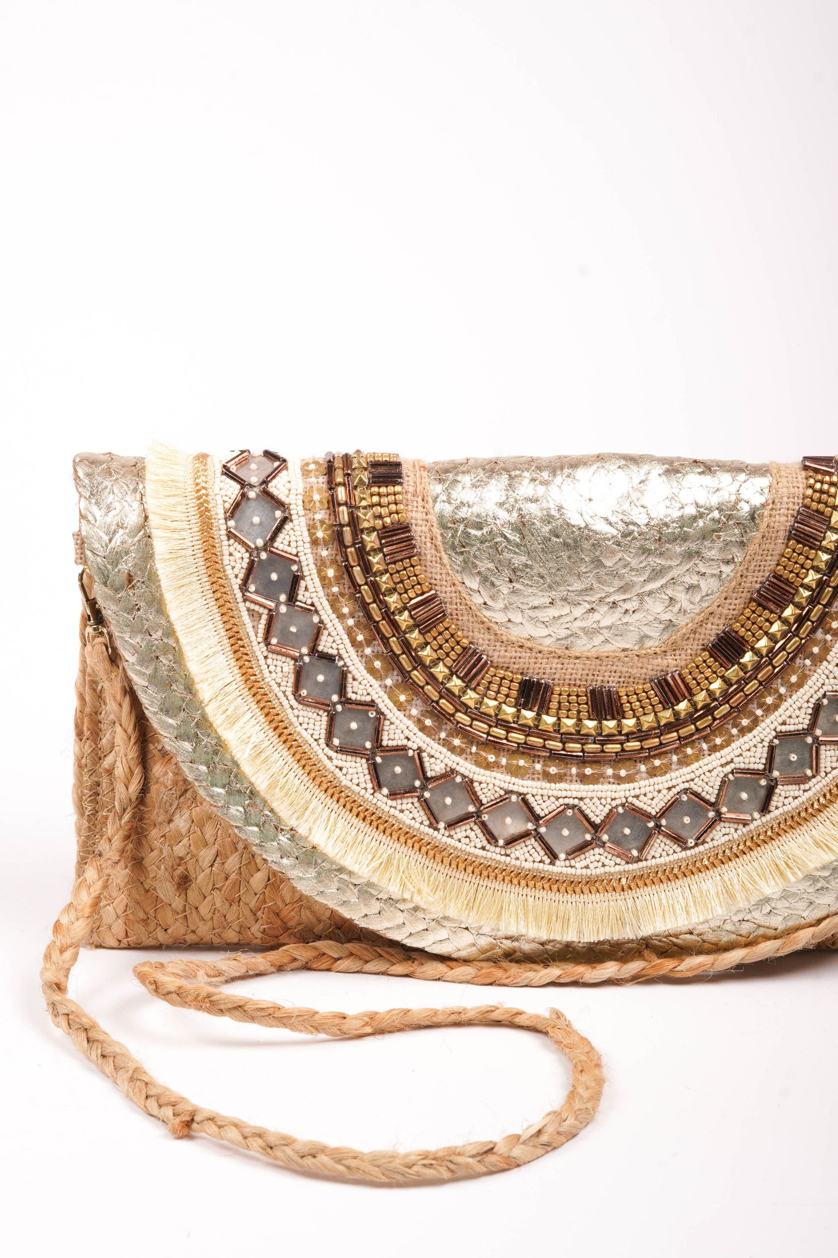 Geflochtene Jute Tasche mit goldenen Perlen, Fransen und Pailletten und Umhänge Gurt