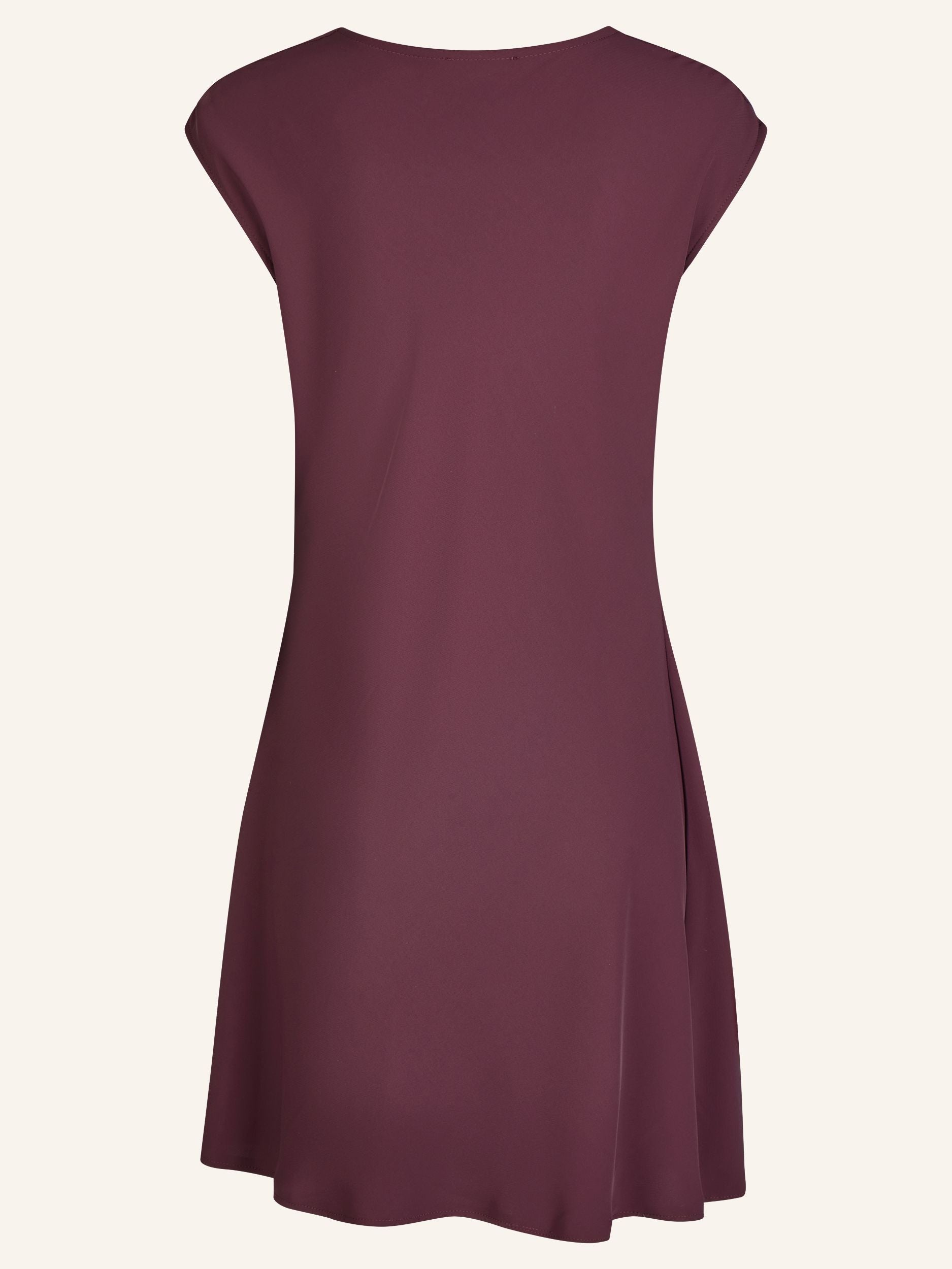 Robe fourreau sans manches