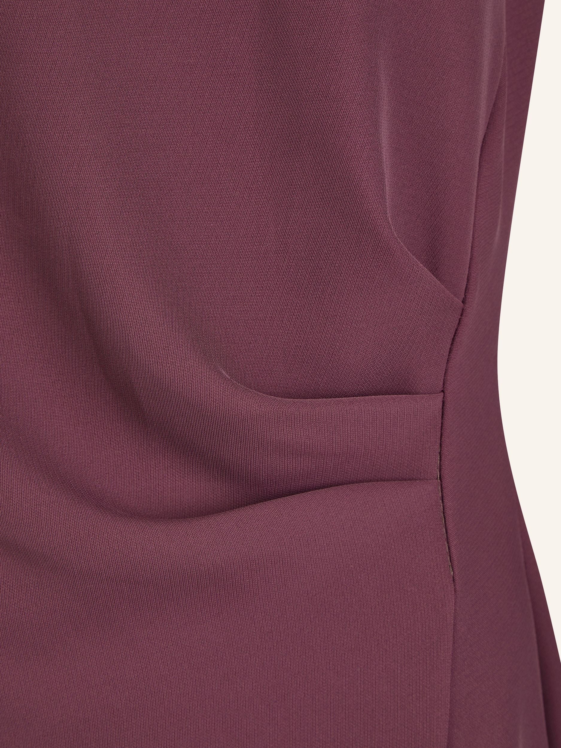 Robe fourreau sans manches
