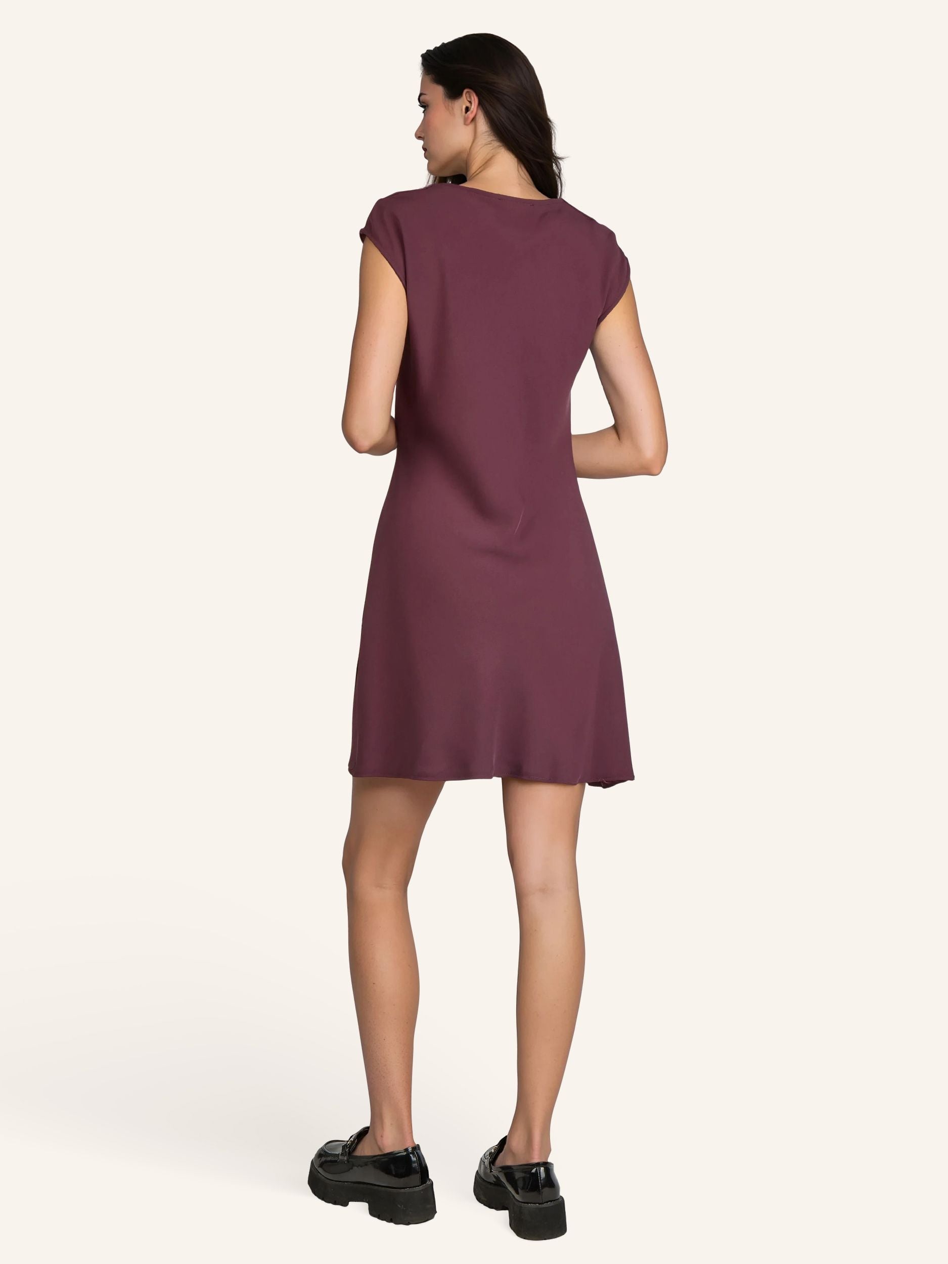 Robe fourreau sans manches