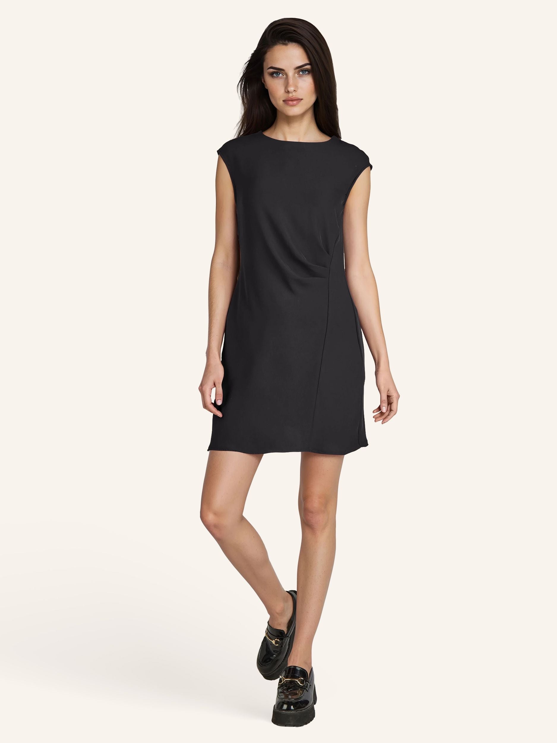 Robe fourreau sans manches
