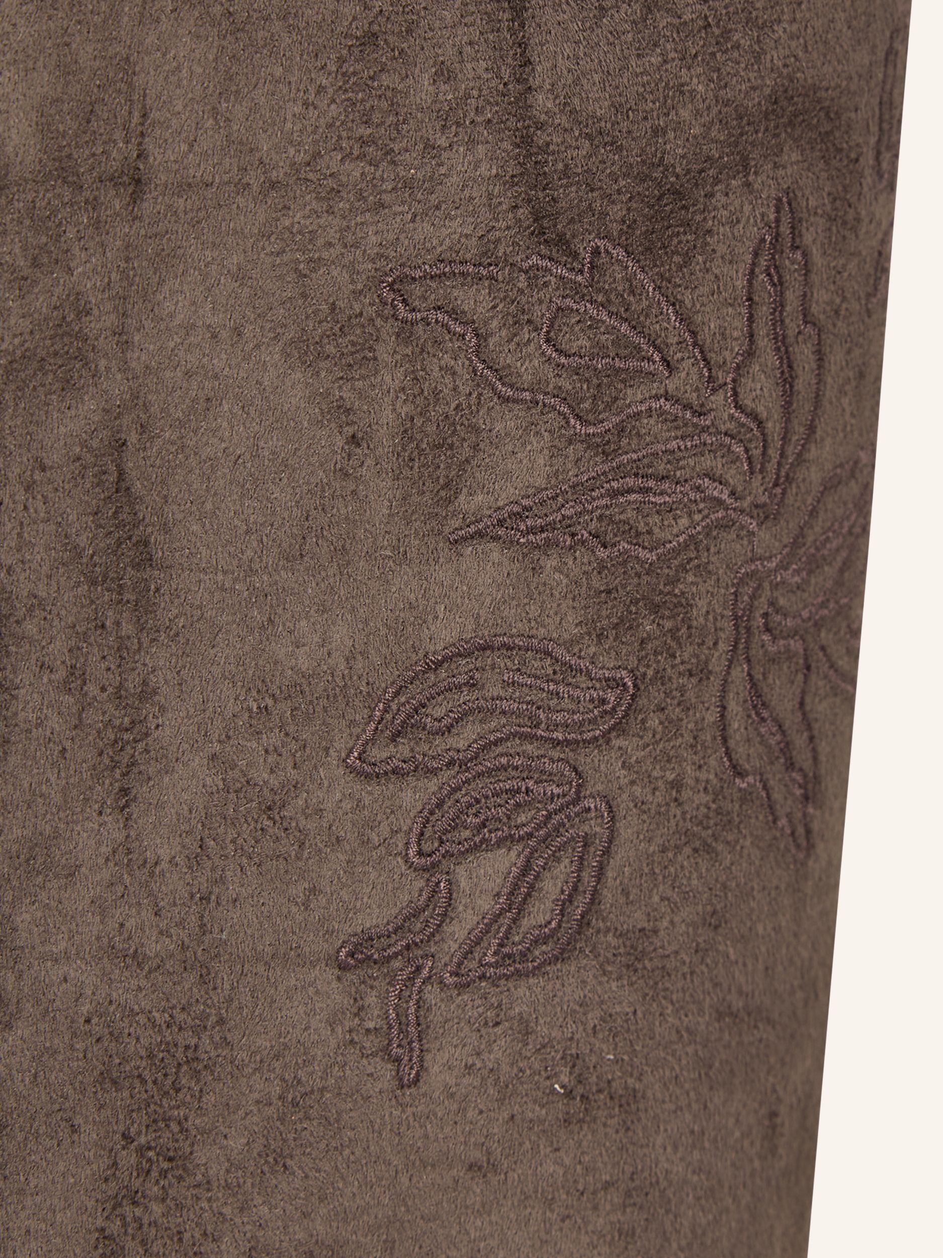 Fellweste mit Stickdetails