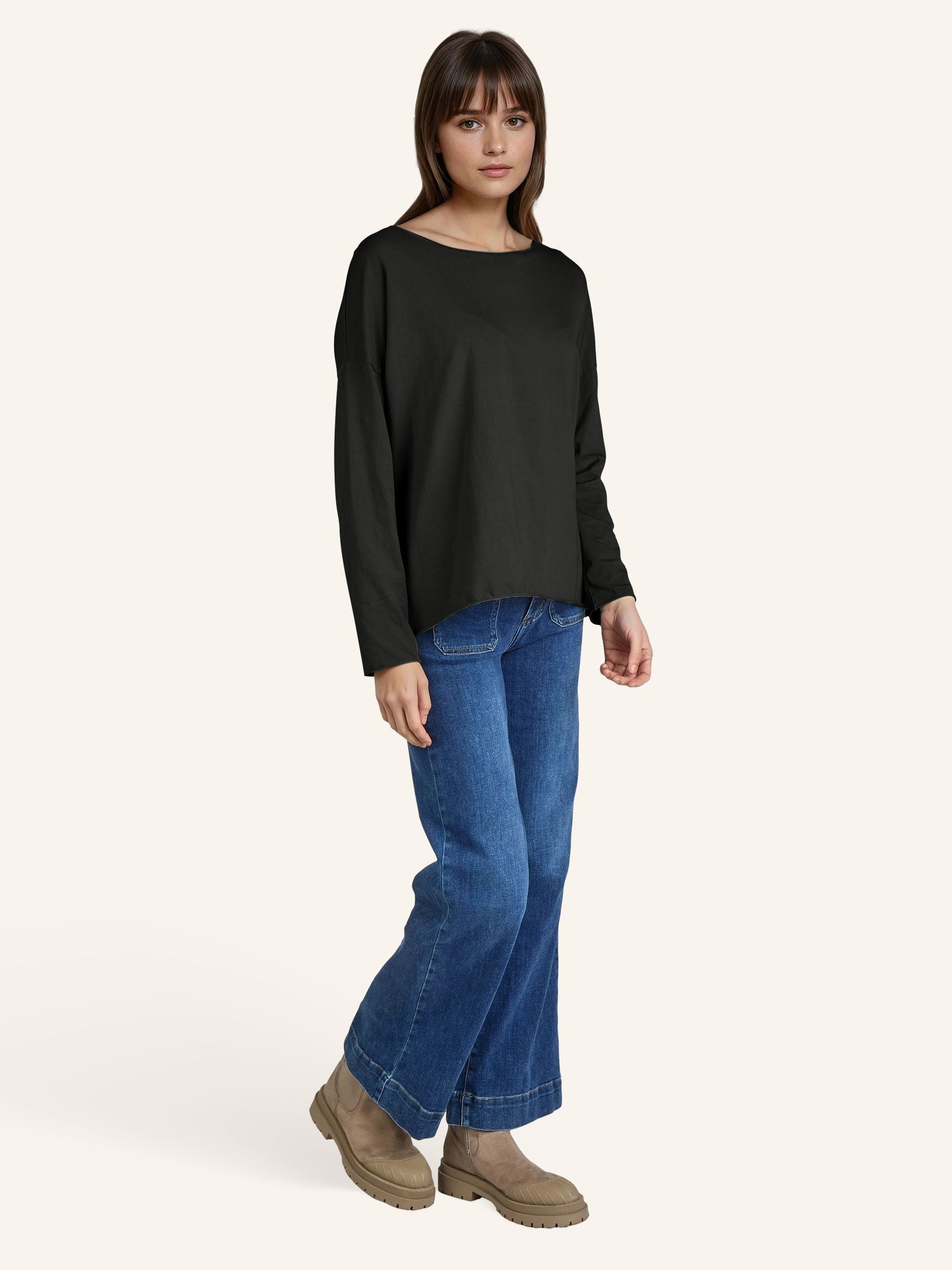 Longsleeve mit weitem Rundhalsausschnitt