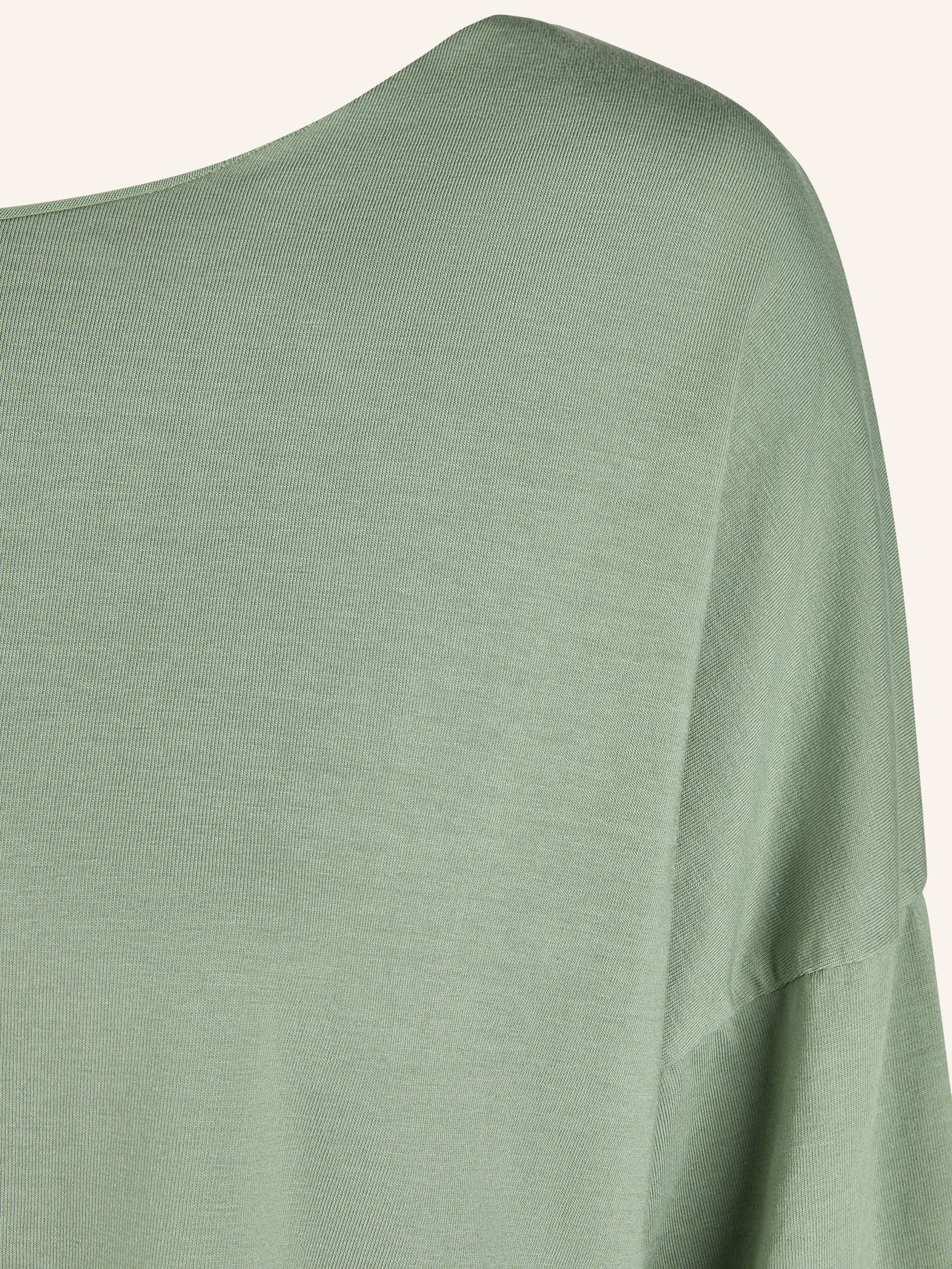 Longsleeve mit weitem Rundhalsausschnitt