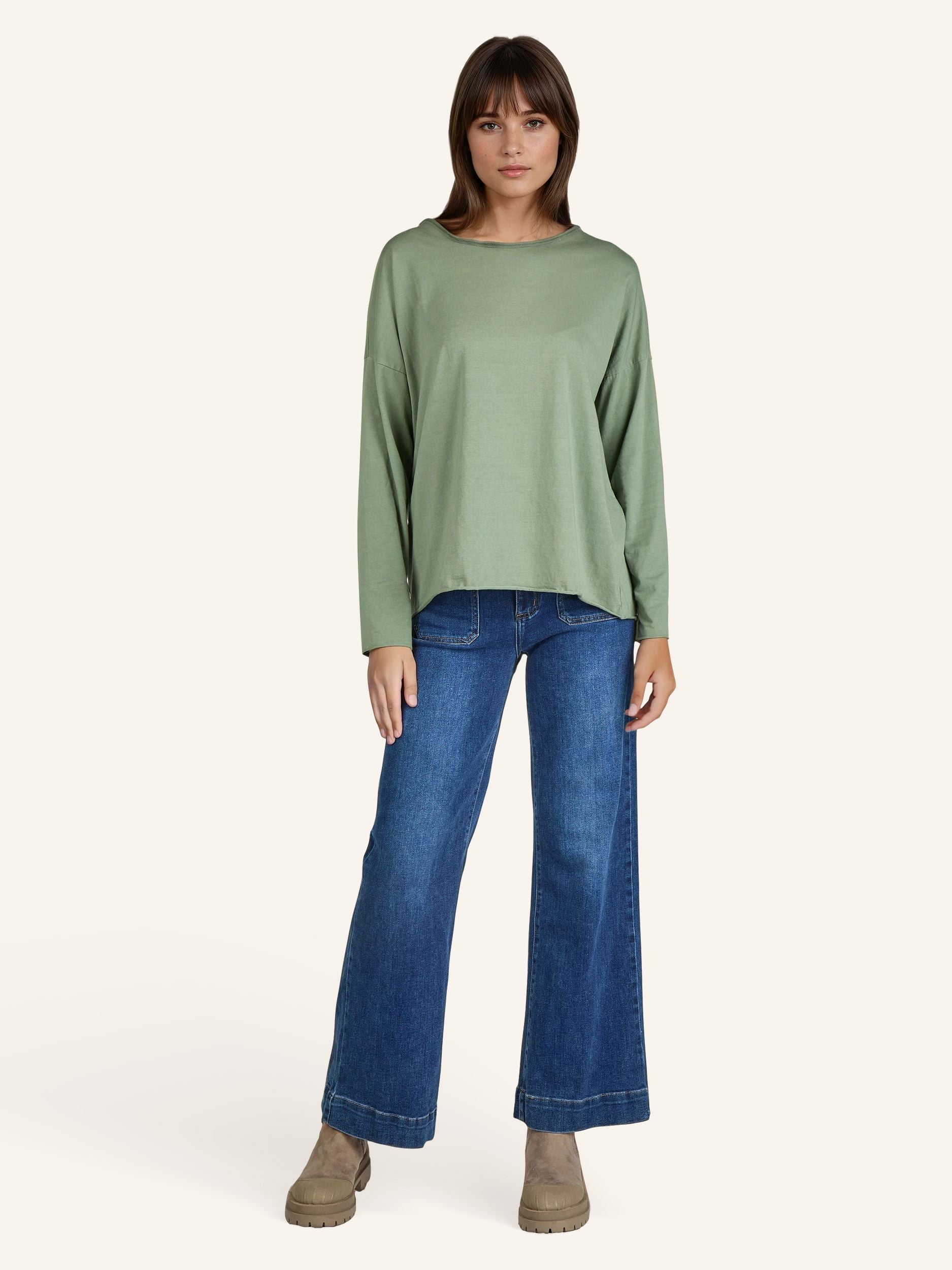 Longsleeve mit weitem Rundhalsausschnitt