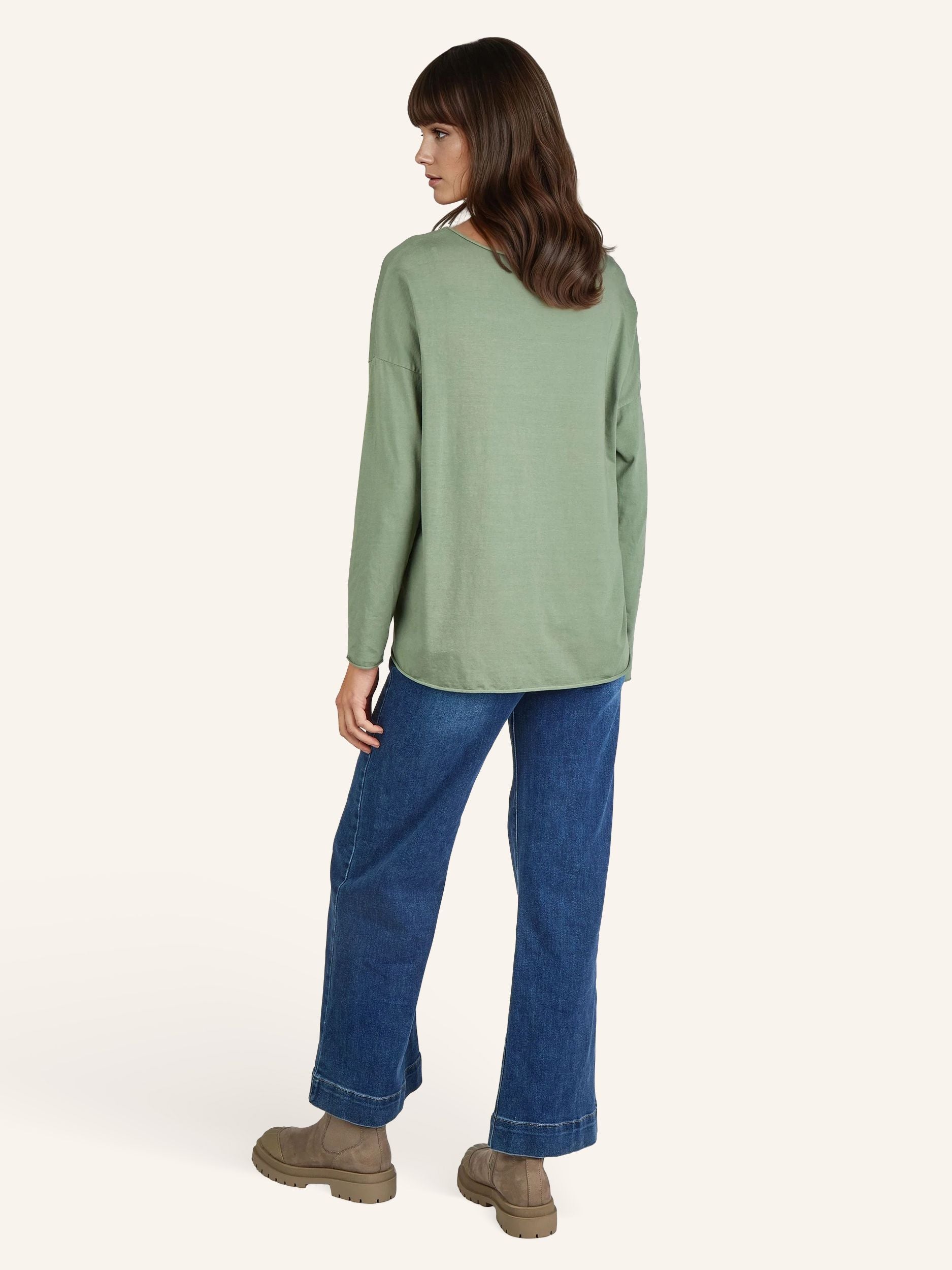 Longsleeve mit weitem Rundhalsausschnitt
