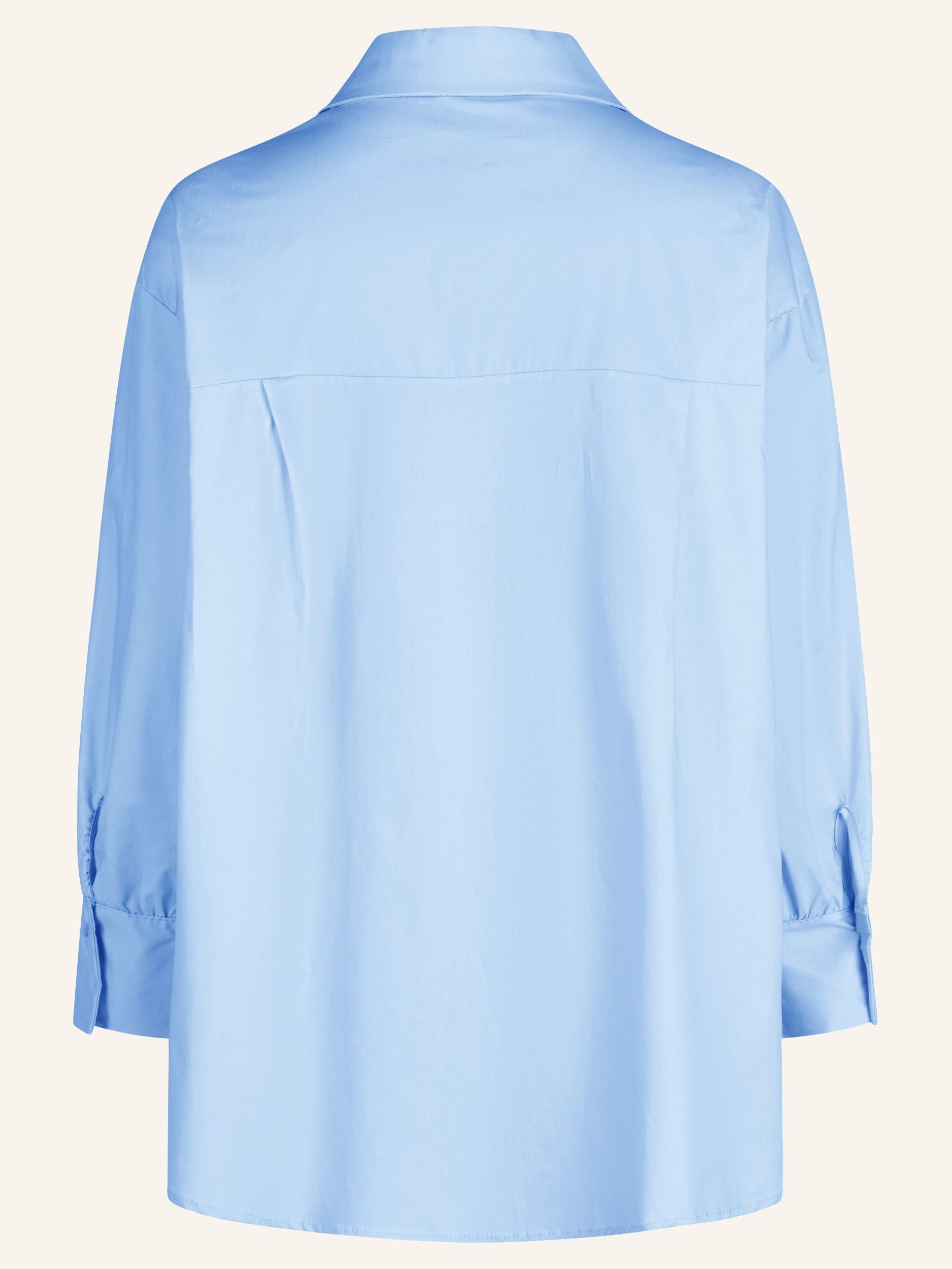 Oversize-Bluse mit modischen Schmuckdetails
