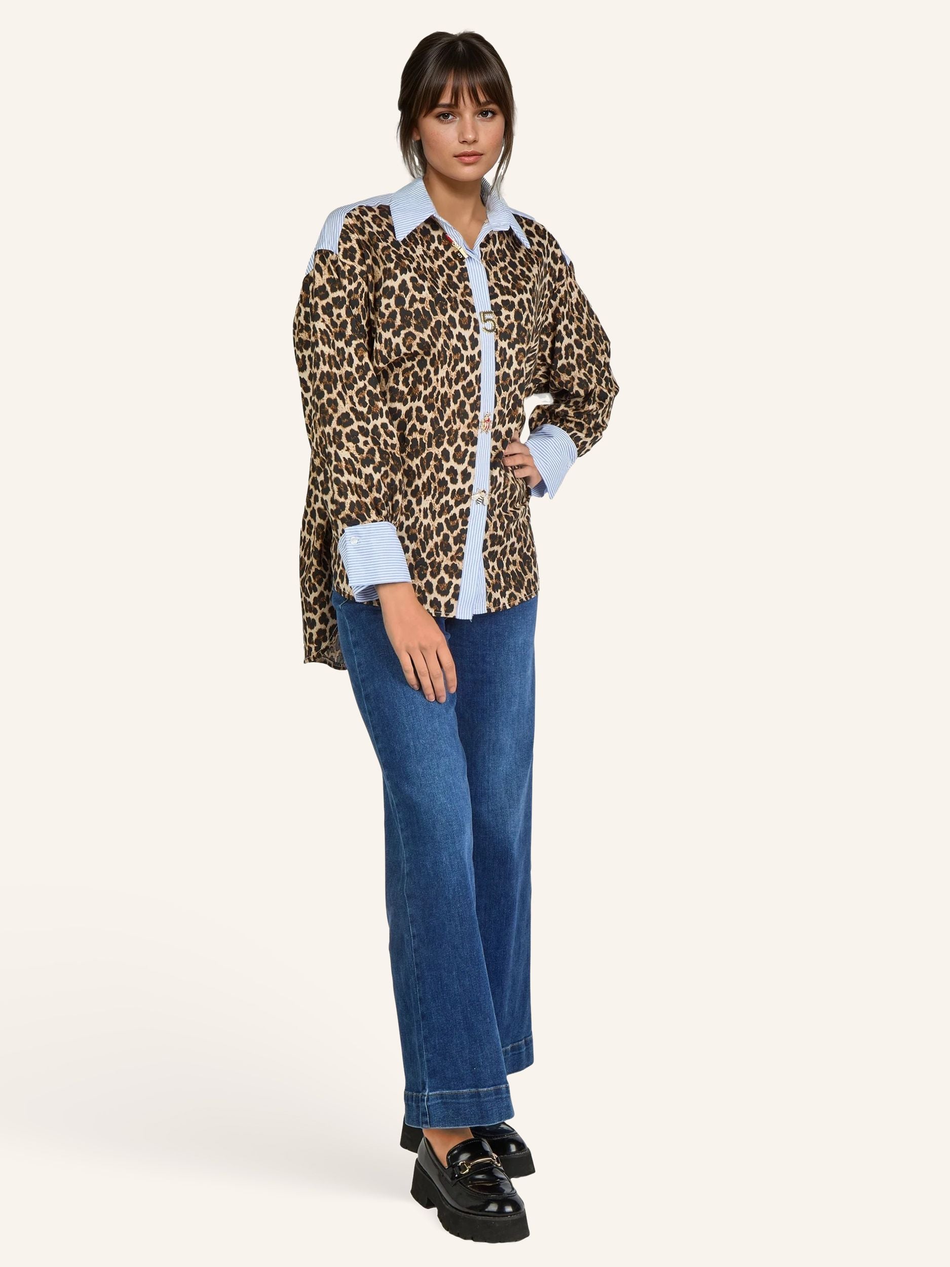Oversize-Bluse im Mix aus Leo-Print und Streifen