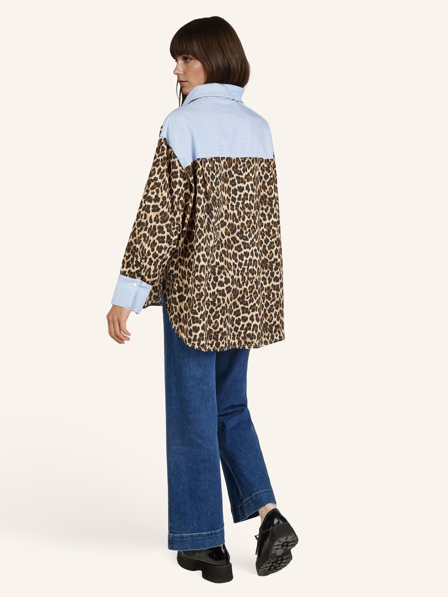 Oversize-Bluse im Mix aus Leo-Print und Streifen
