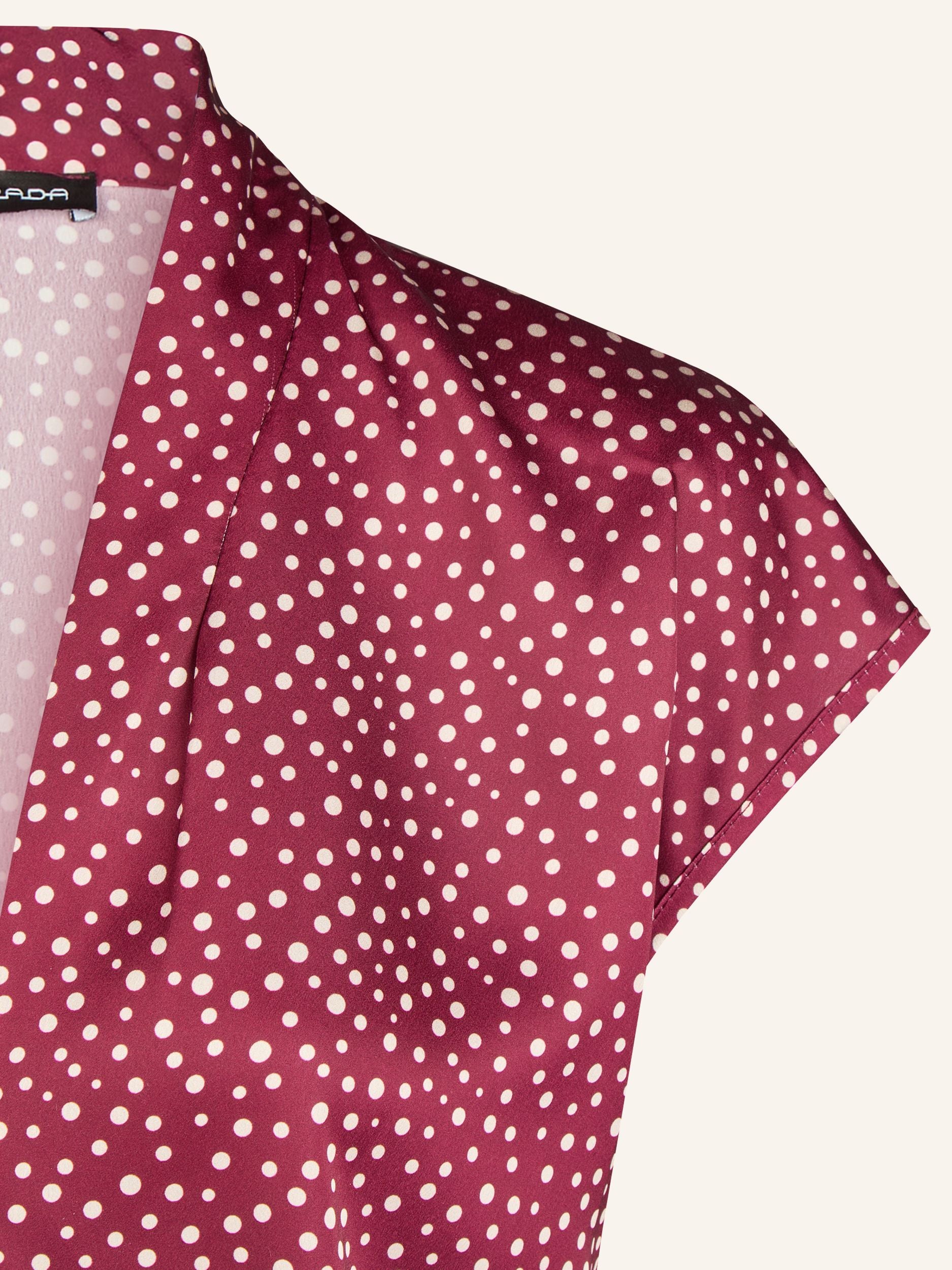Ärmellose Satinbluse mit Tupfenprint