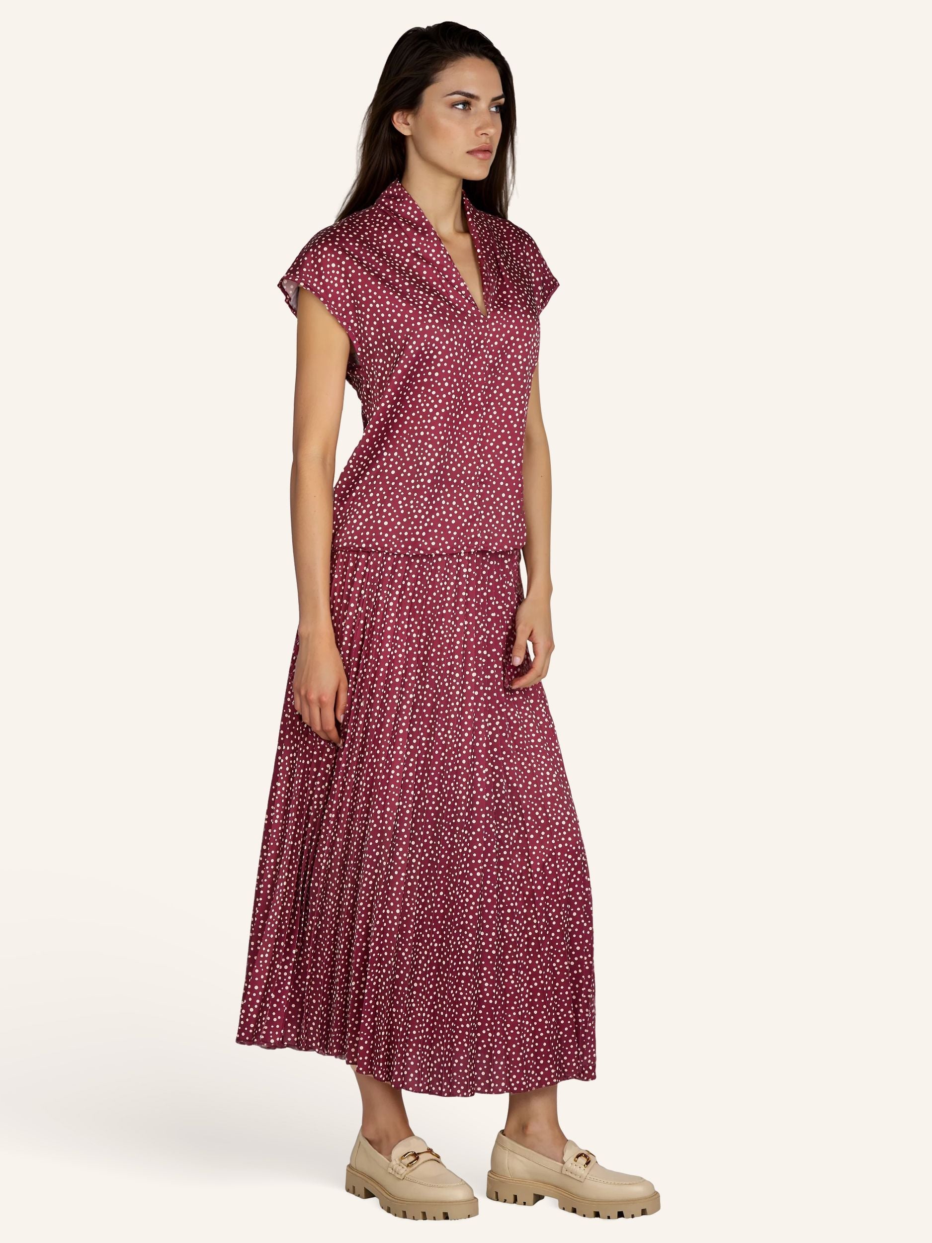 Ärmellose Satinbluse mit Tupfenprint