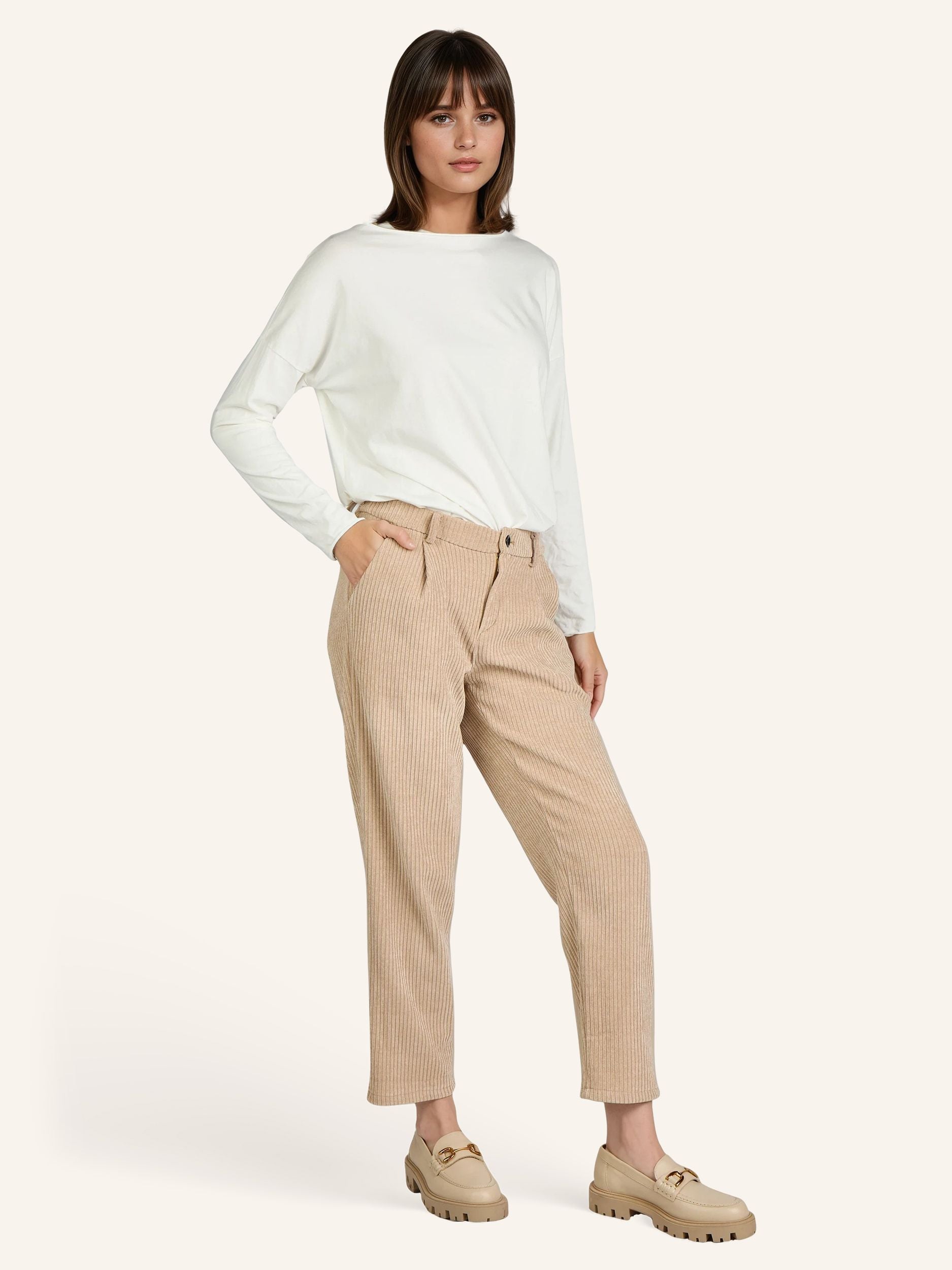 Cordhose in Knöchelhöhe