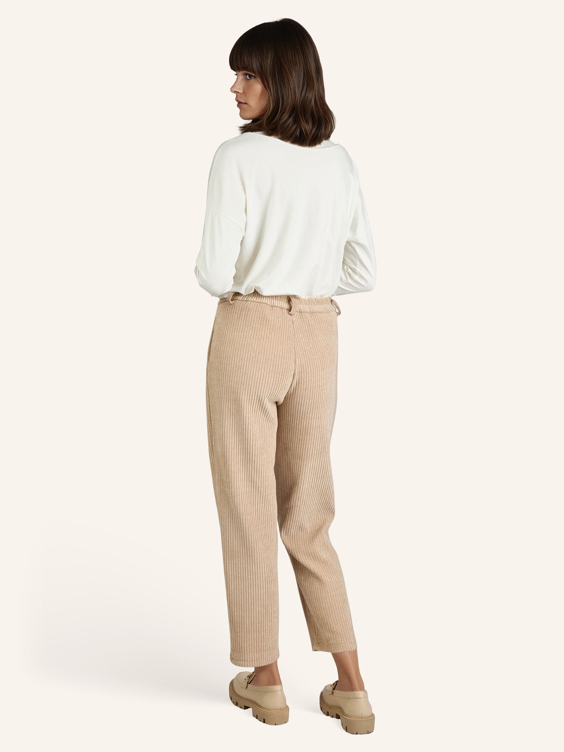 Cordhose in Knöchelhöhe