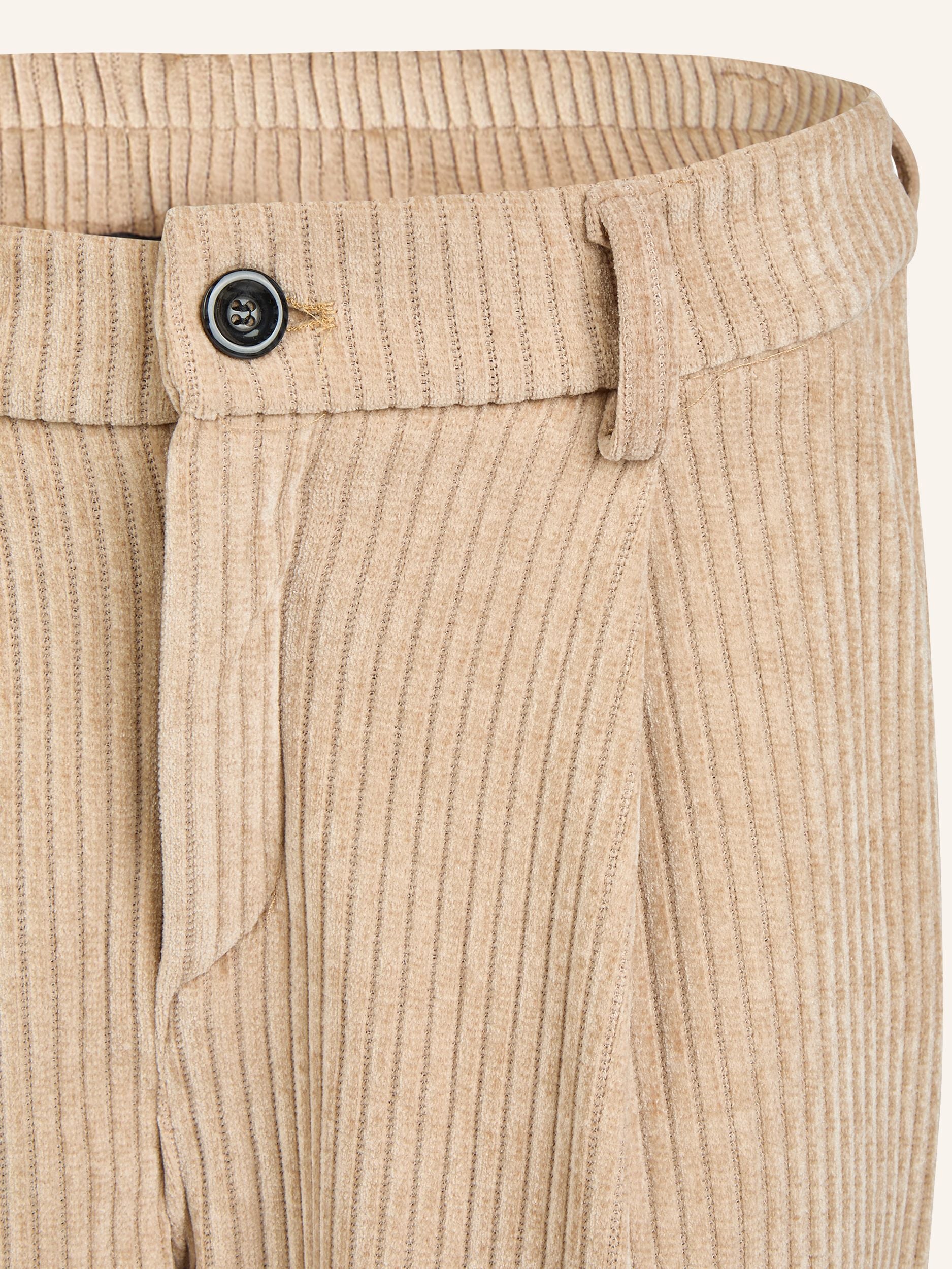 Cordhose in Knöchelhöhe
