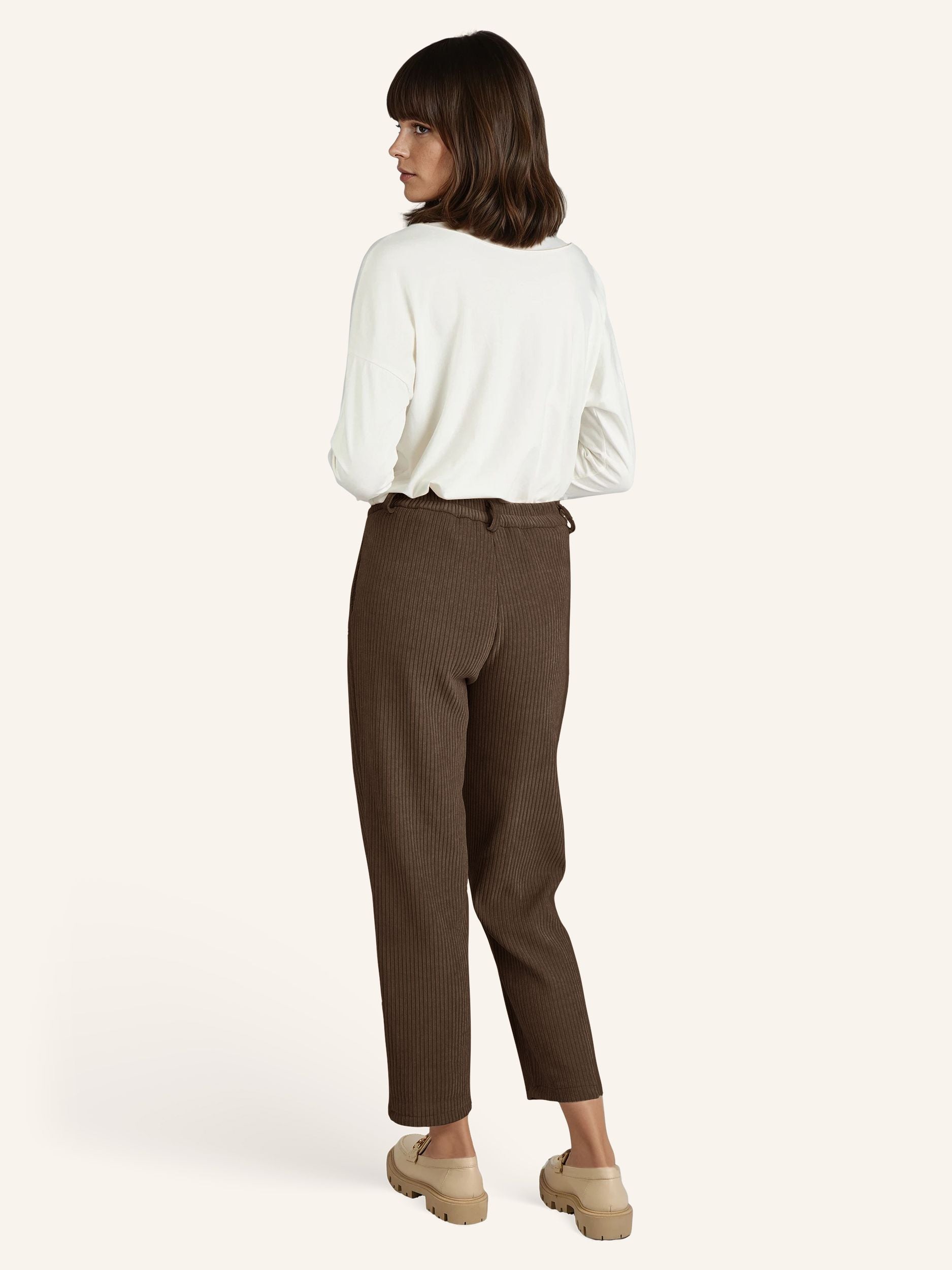 Cordhose in Knöchelhöhe