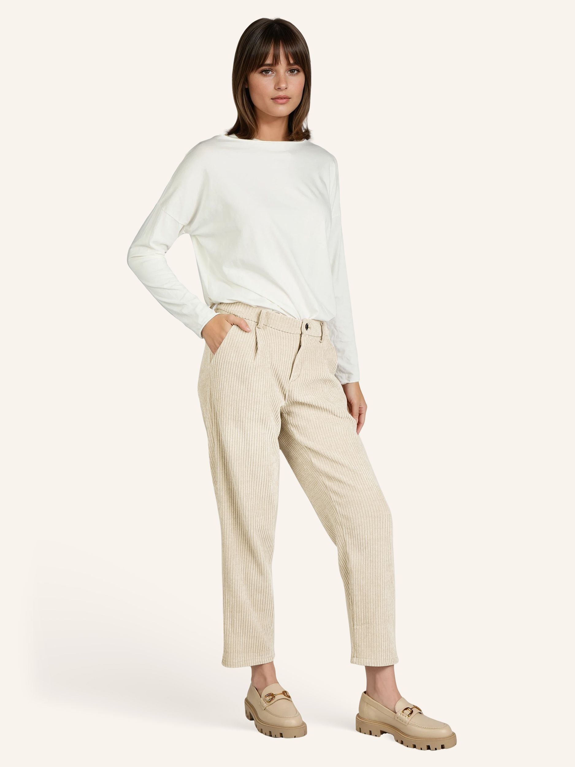 Cordhose in Knöchelhöhe