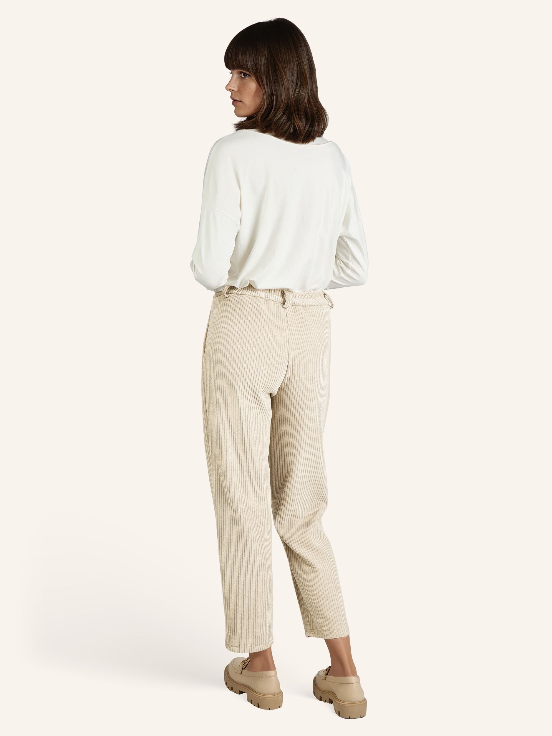 Cordhose in Knöchelhöhe