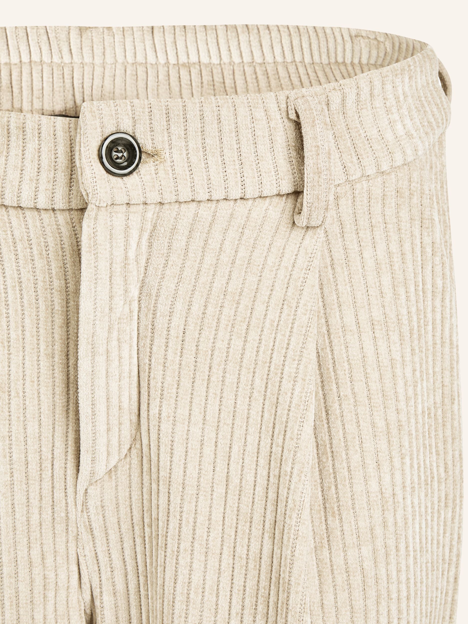 Cordhose in Knöchelhöhe