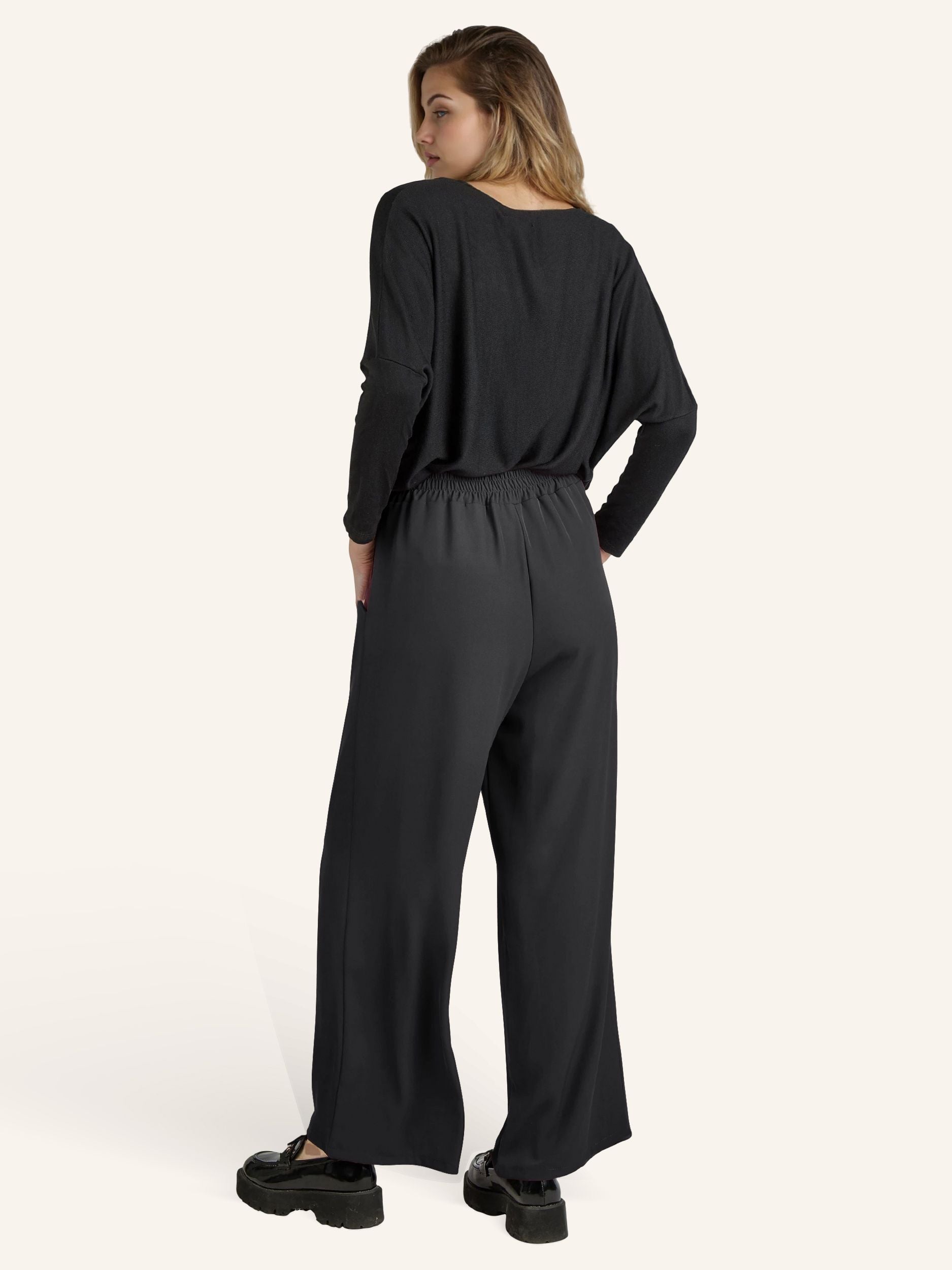 Fließende Kombi-Hose