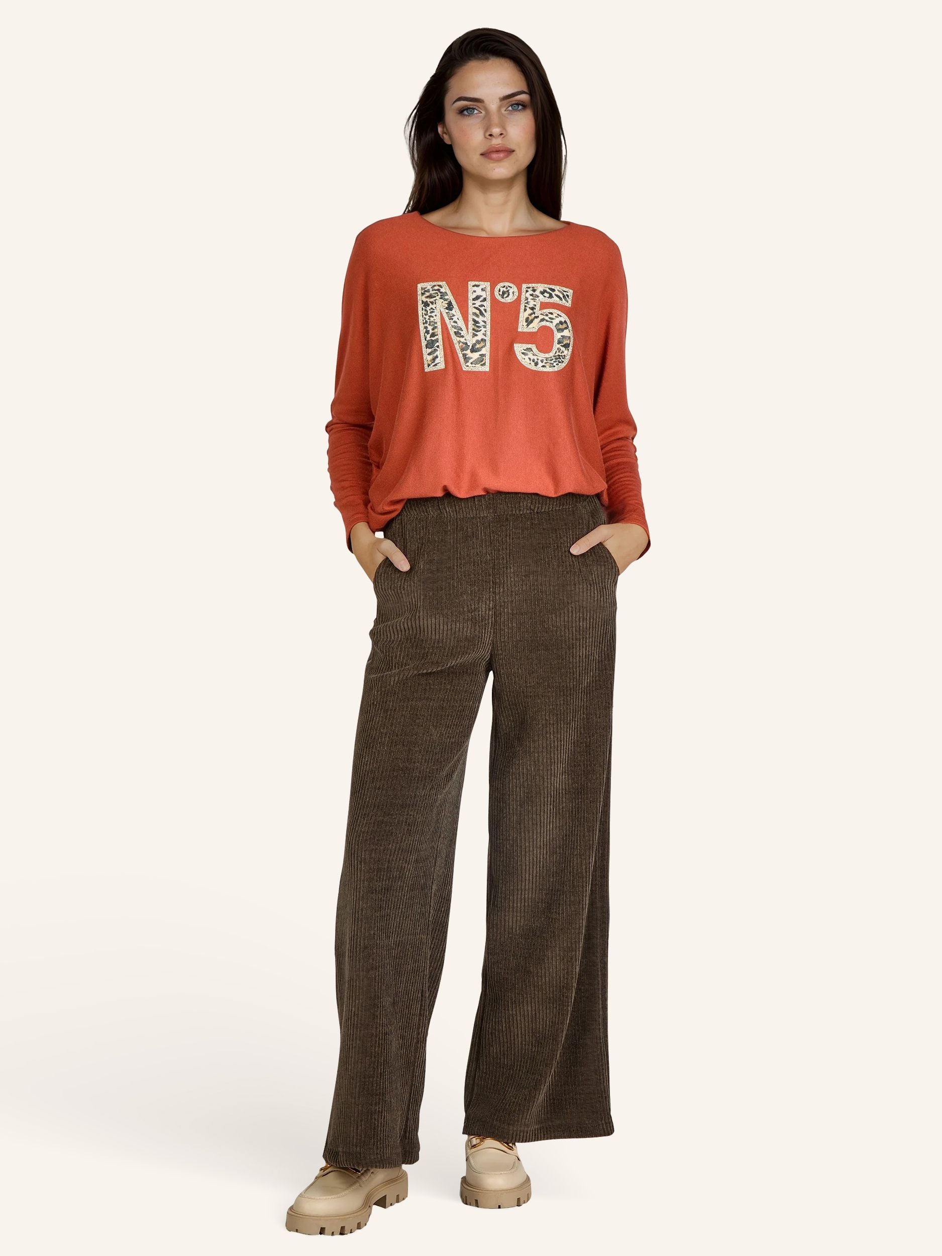 Cordhose mit weitem Bein