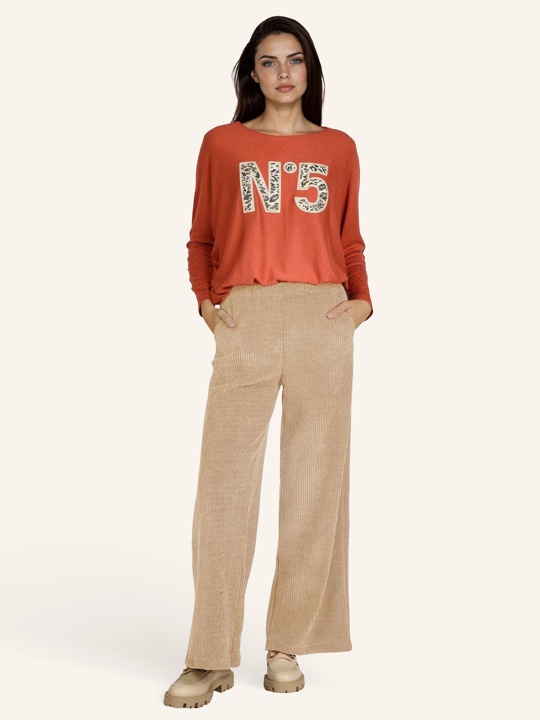 Cordhose mit weitem Bein