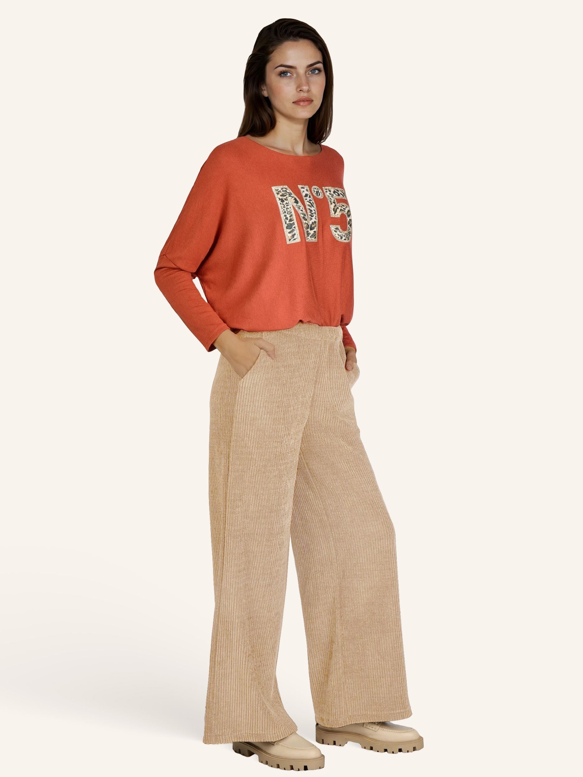 Cordhose mit weitem Bein