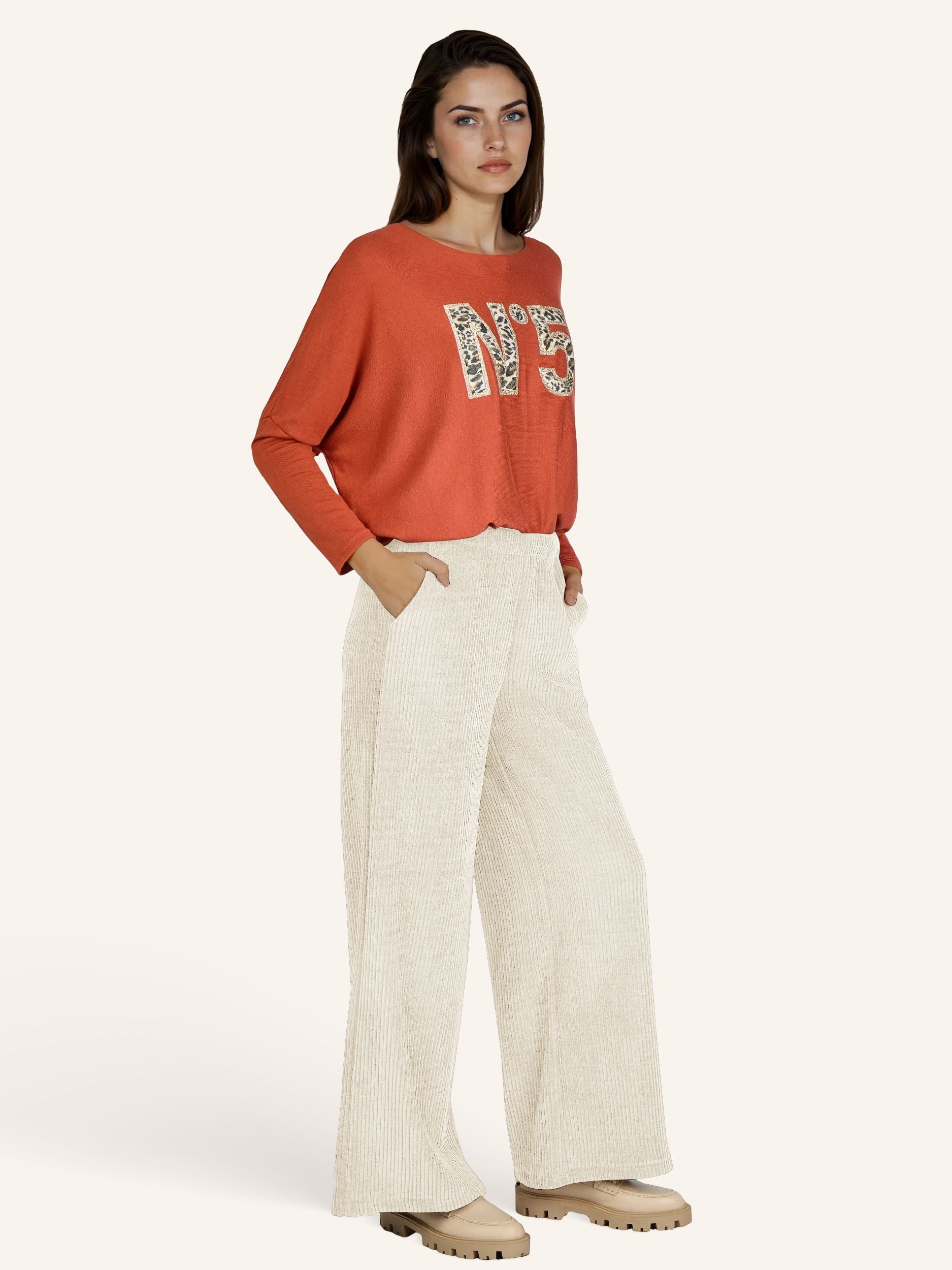 Cordhose mit weitem Bein