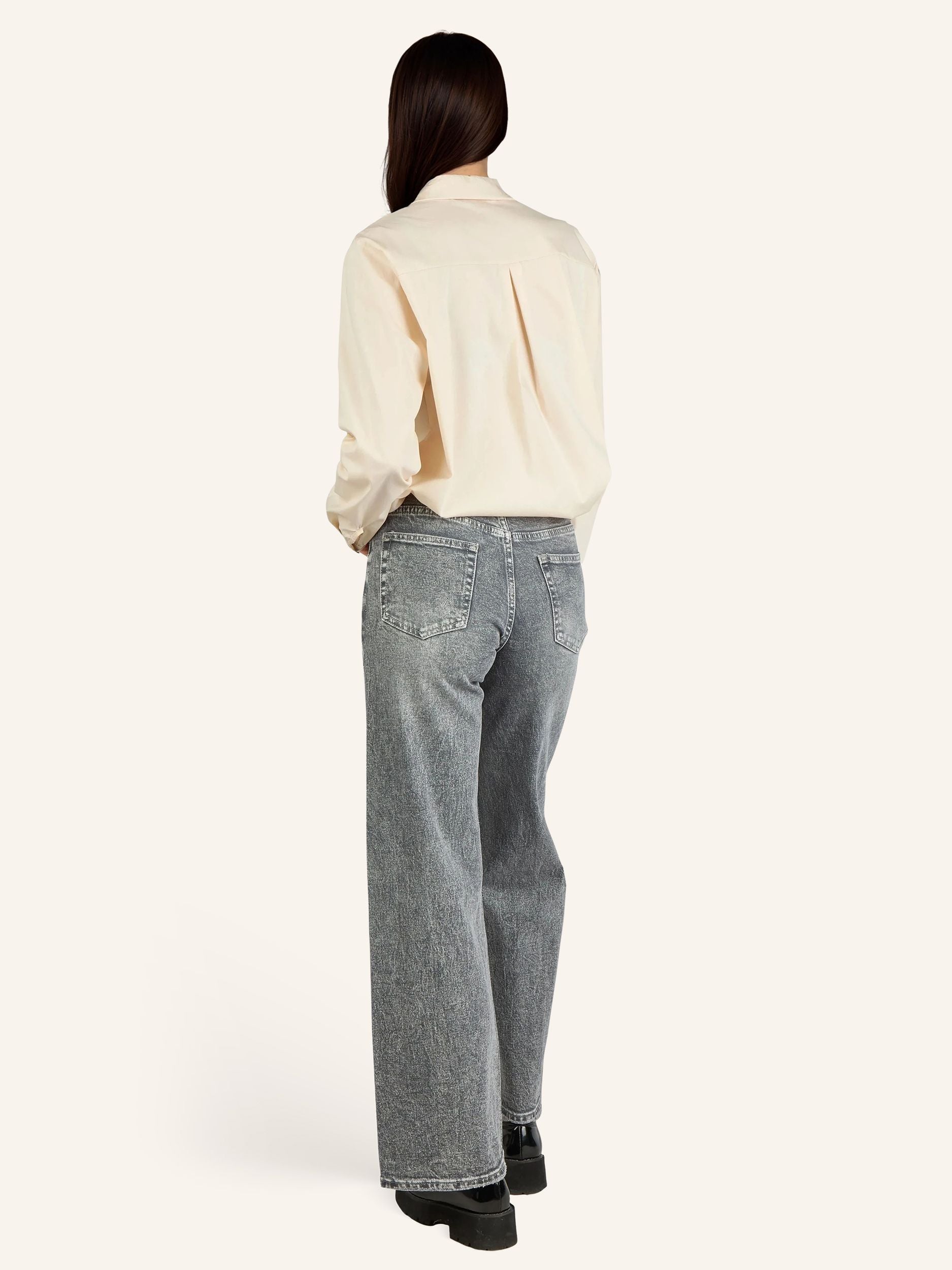 Jeanshose mit weitem Bein