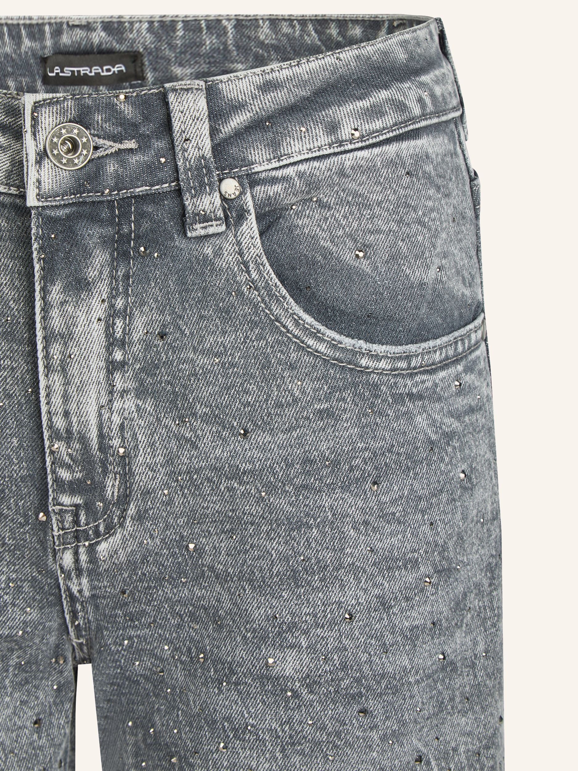Jeanshose mit weitem Bein