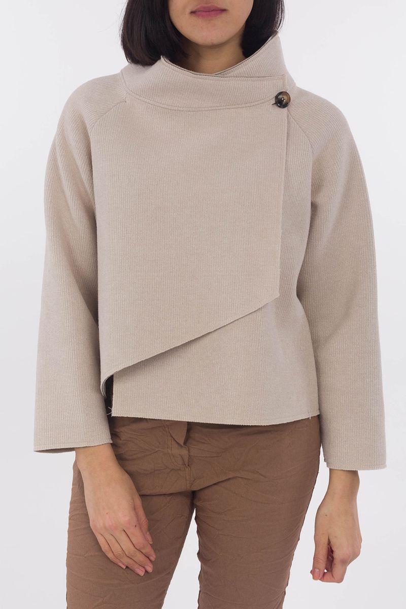 Zacht kort jasje met knop