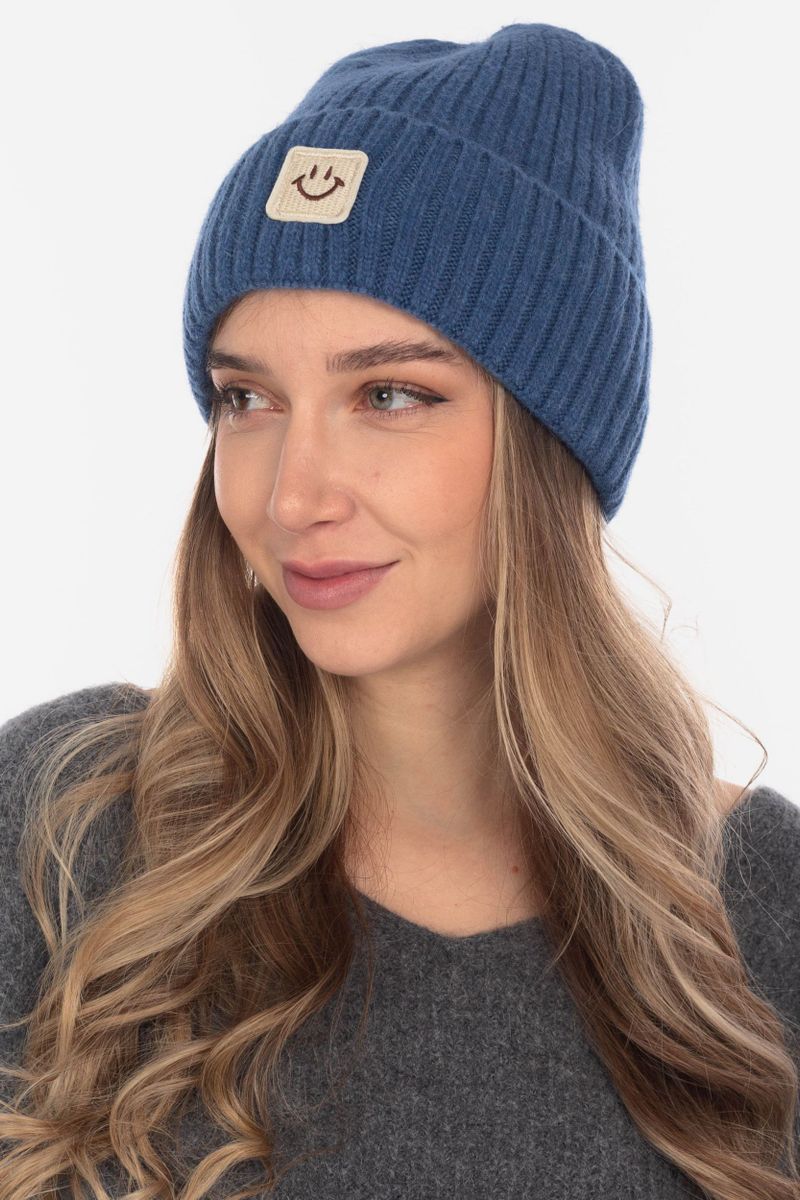 Strickmütze mit Smiley-Patch