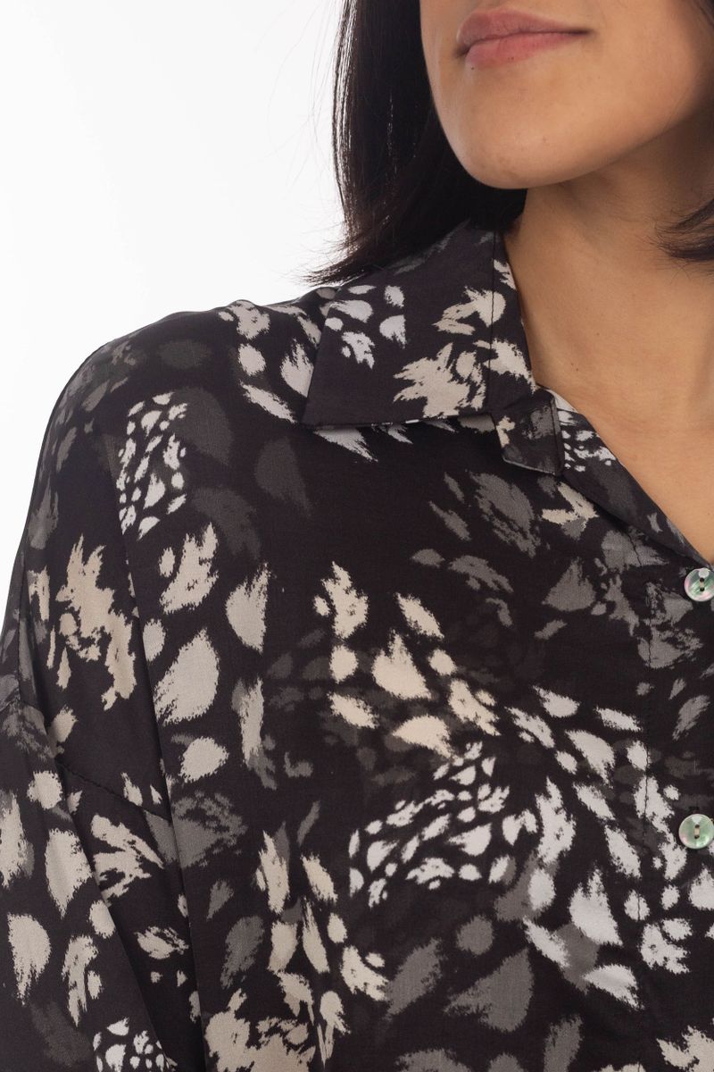 Blouse with leopard pattern