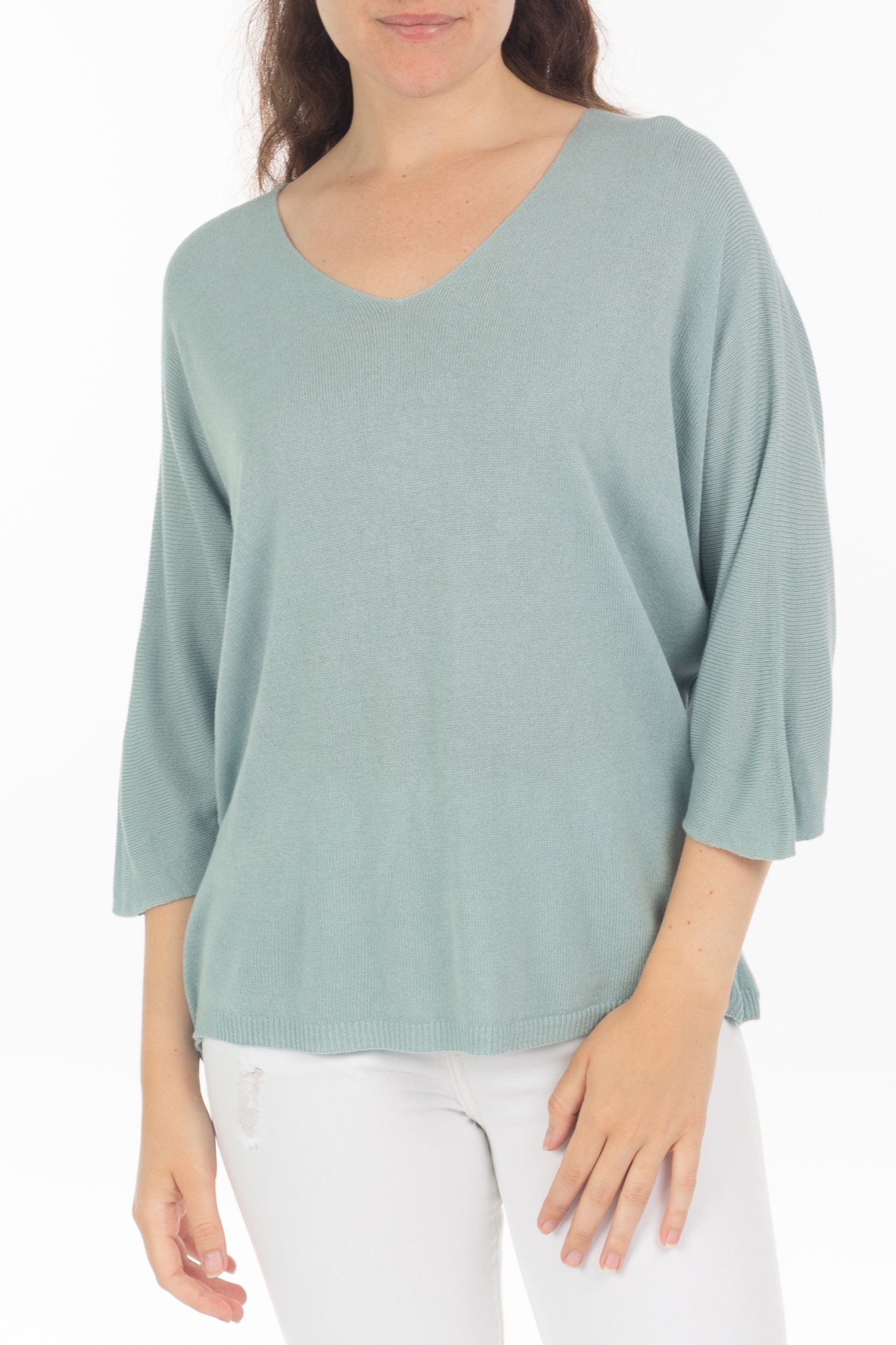 Light fine knit shirt with V-neckline