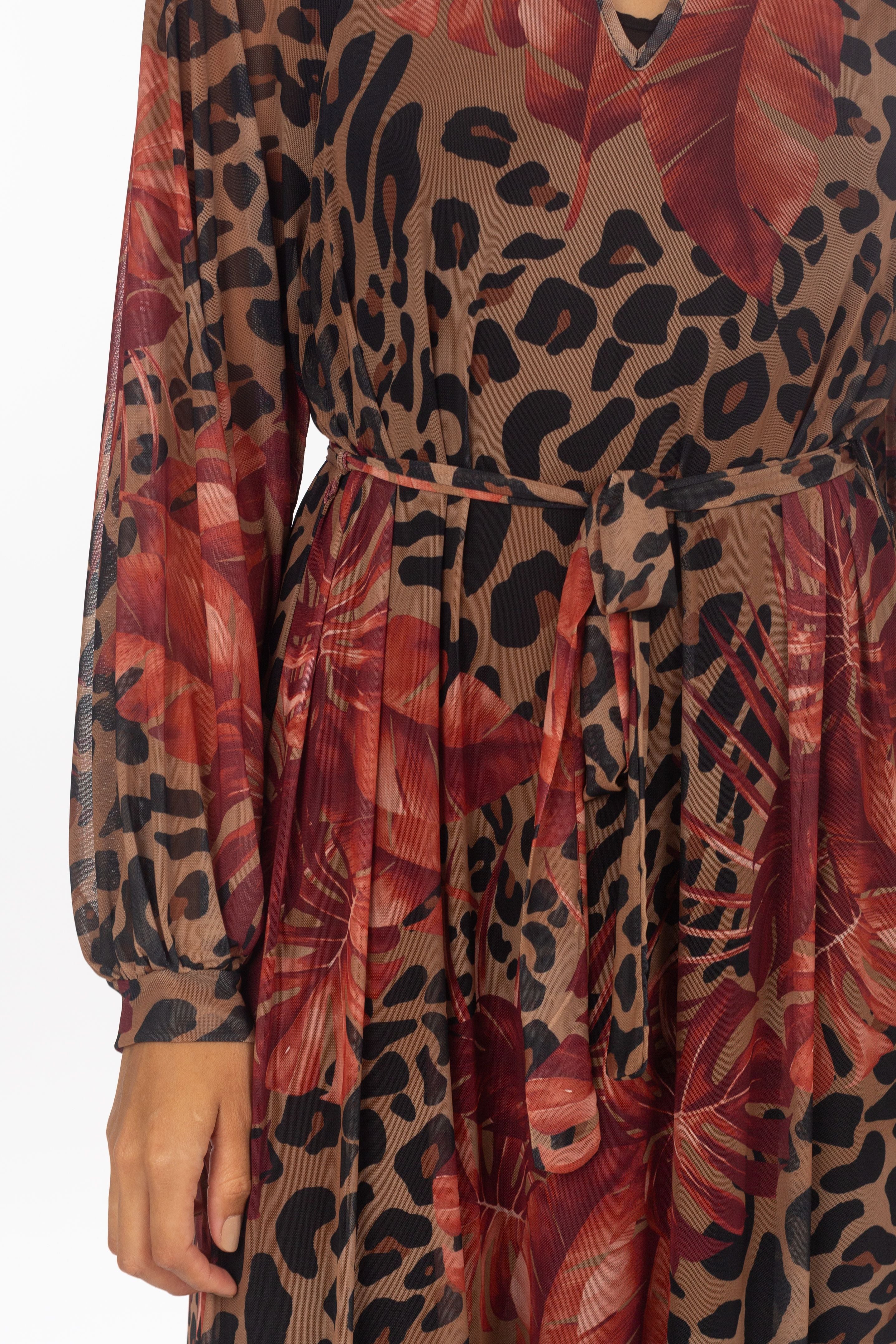 Maxi-robe dans le tropical Motif