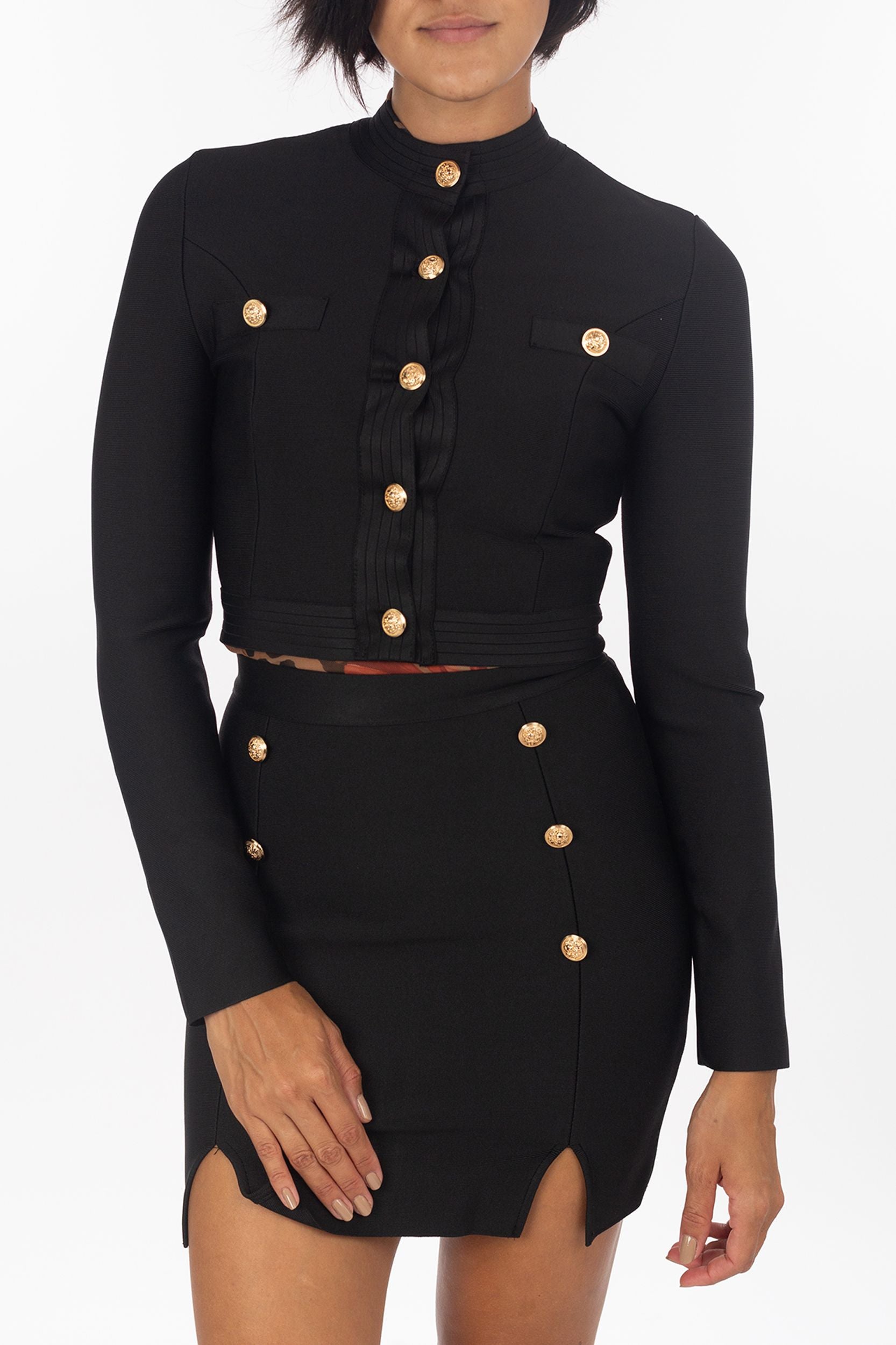 Crop blazer with golden buttons