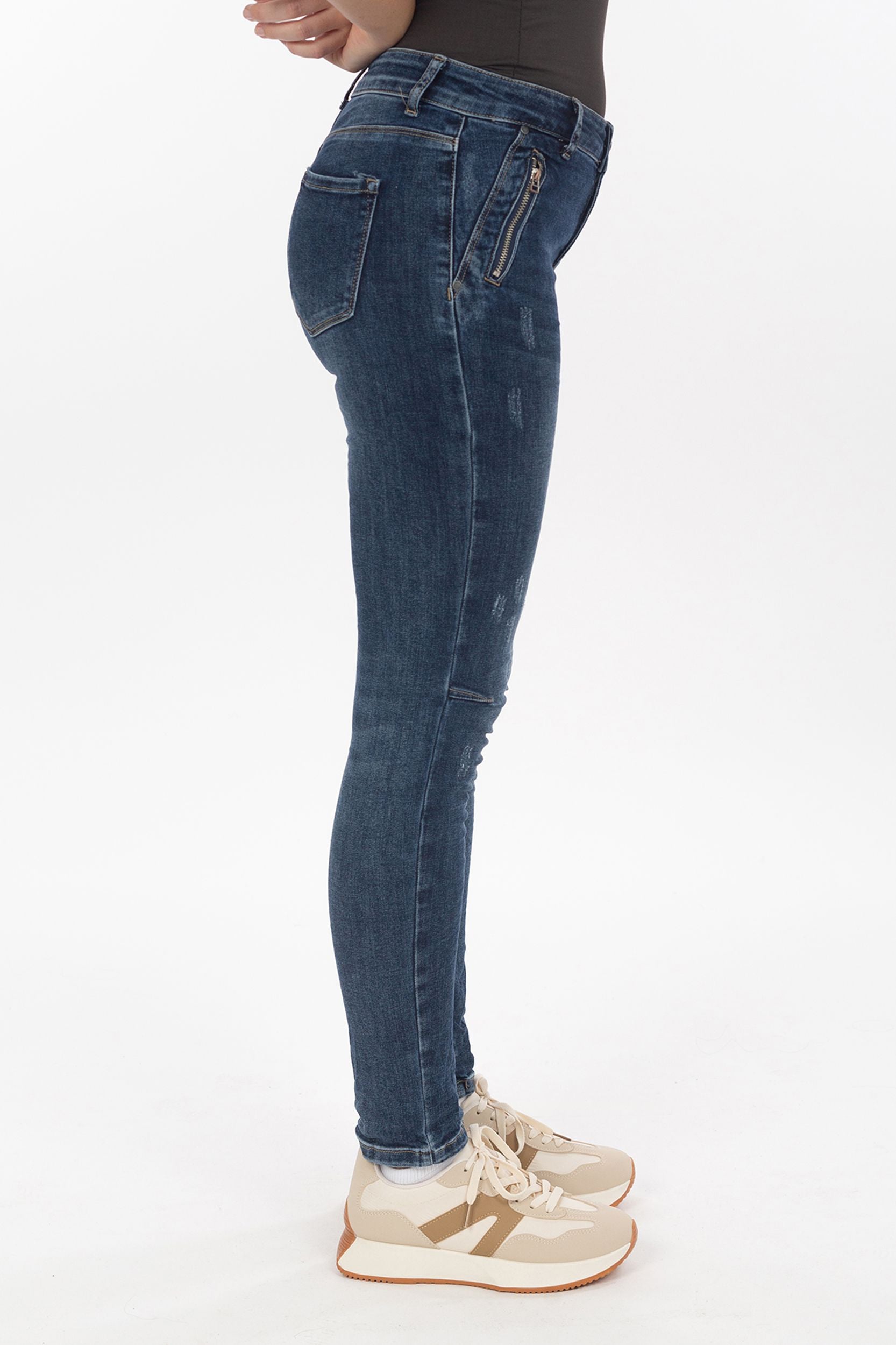 Jeans with zipper bags