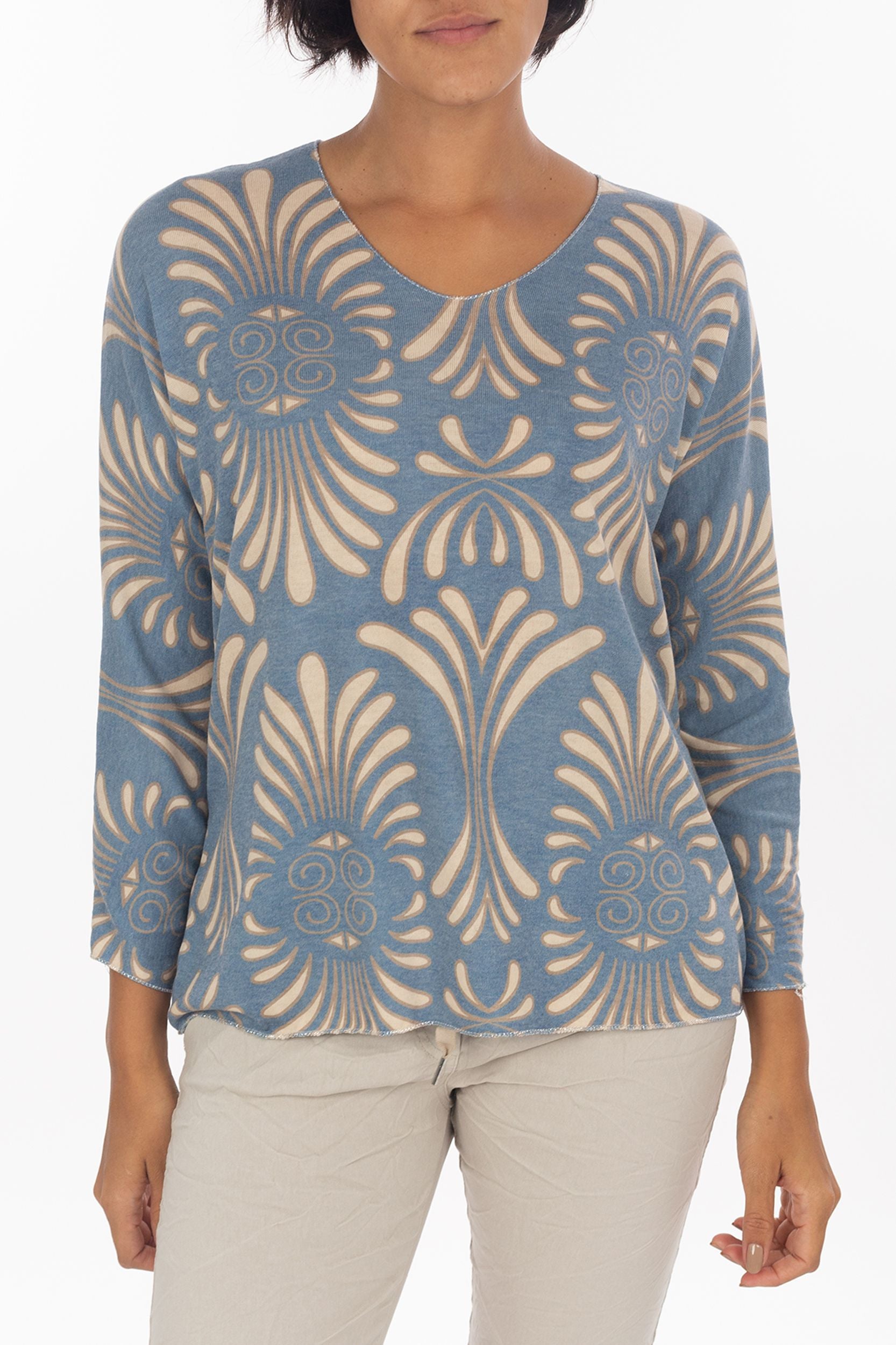 Longsleeve with a round neckline