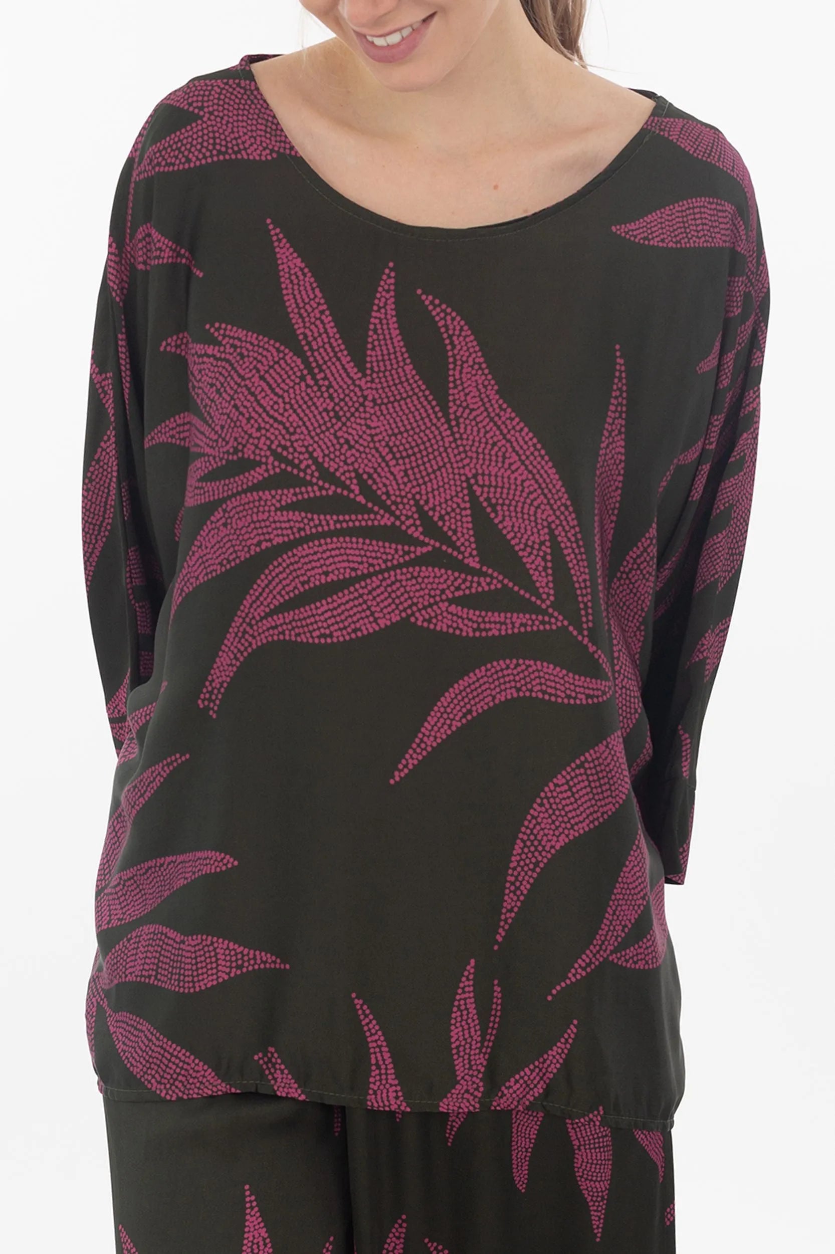 Bluse mit gepunkteten Tropical-Muster