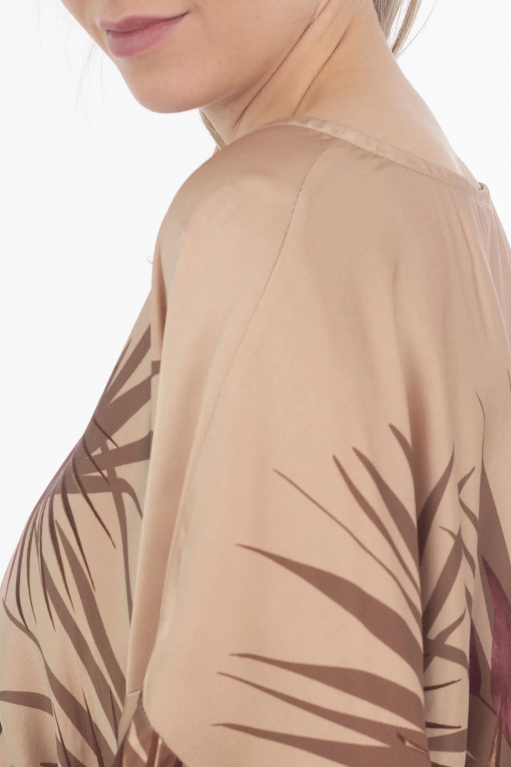 Blouse met tropisch en Leo -patroon