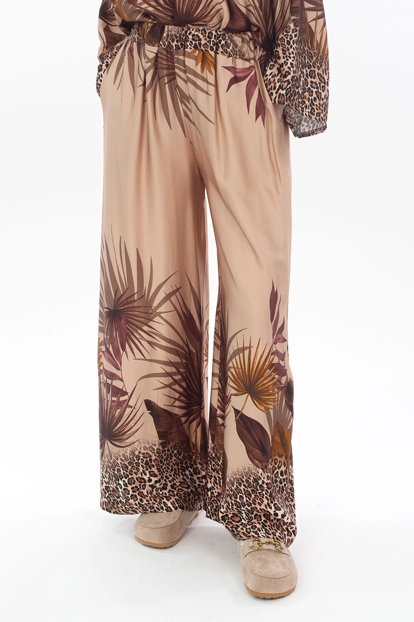 Pants with tropical and leo pattern