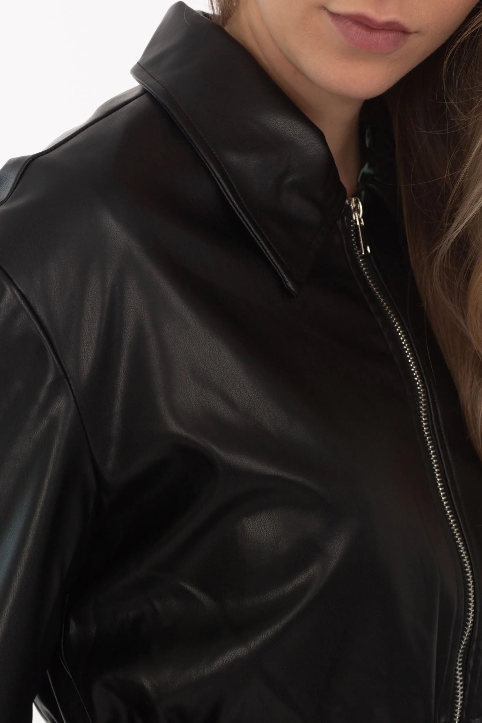 Short leather jacket