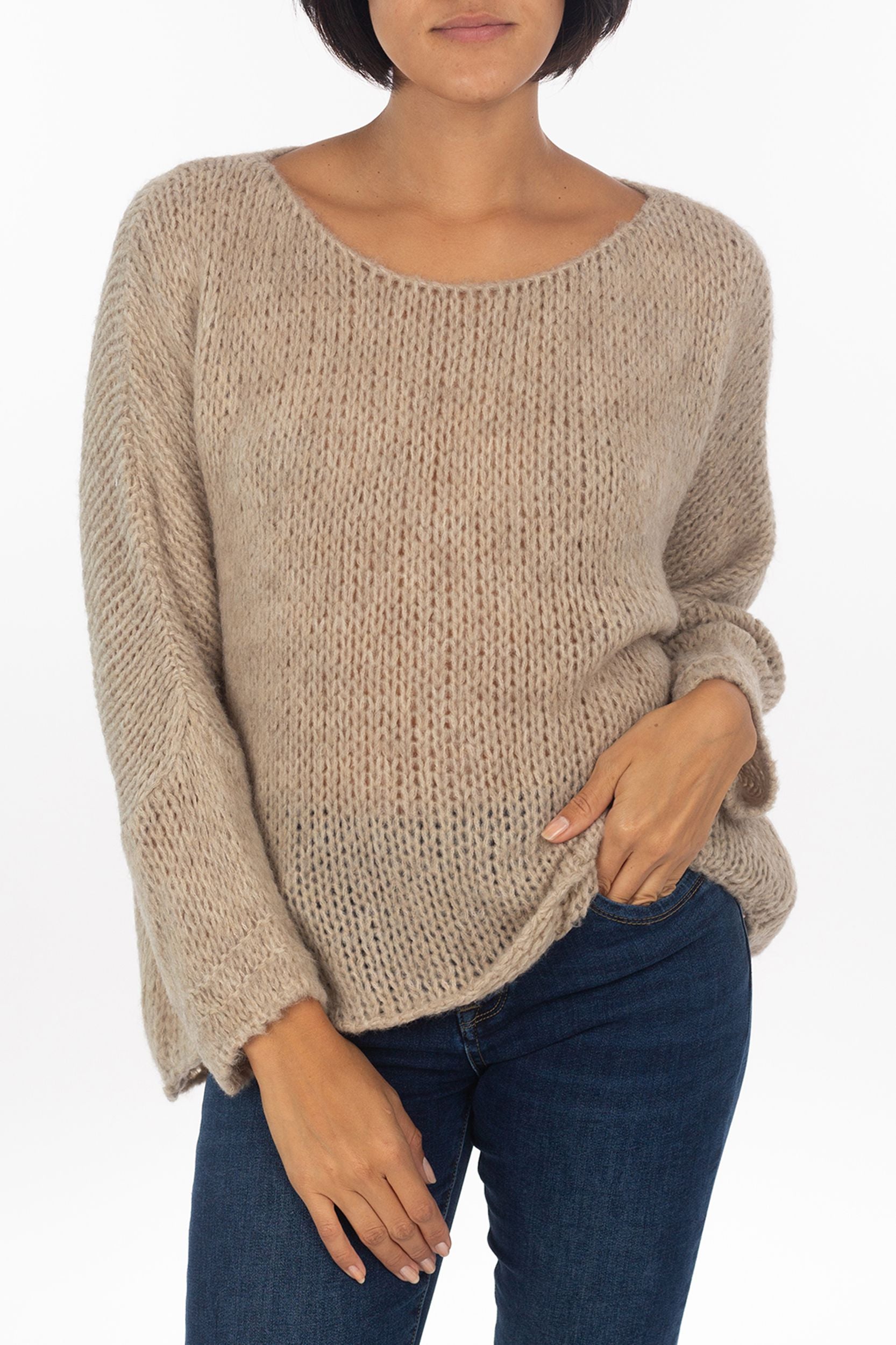 Coarse knitting sweater with round neck