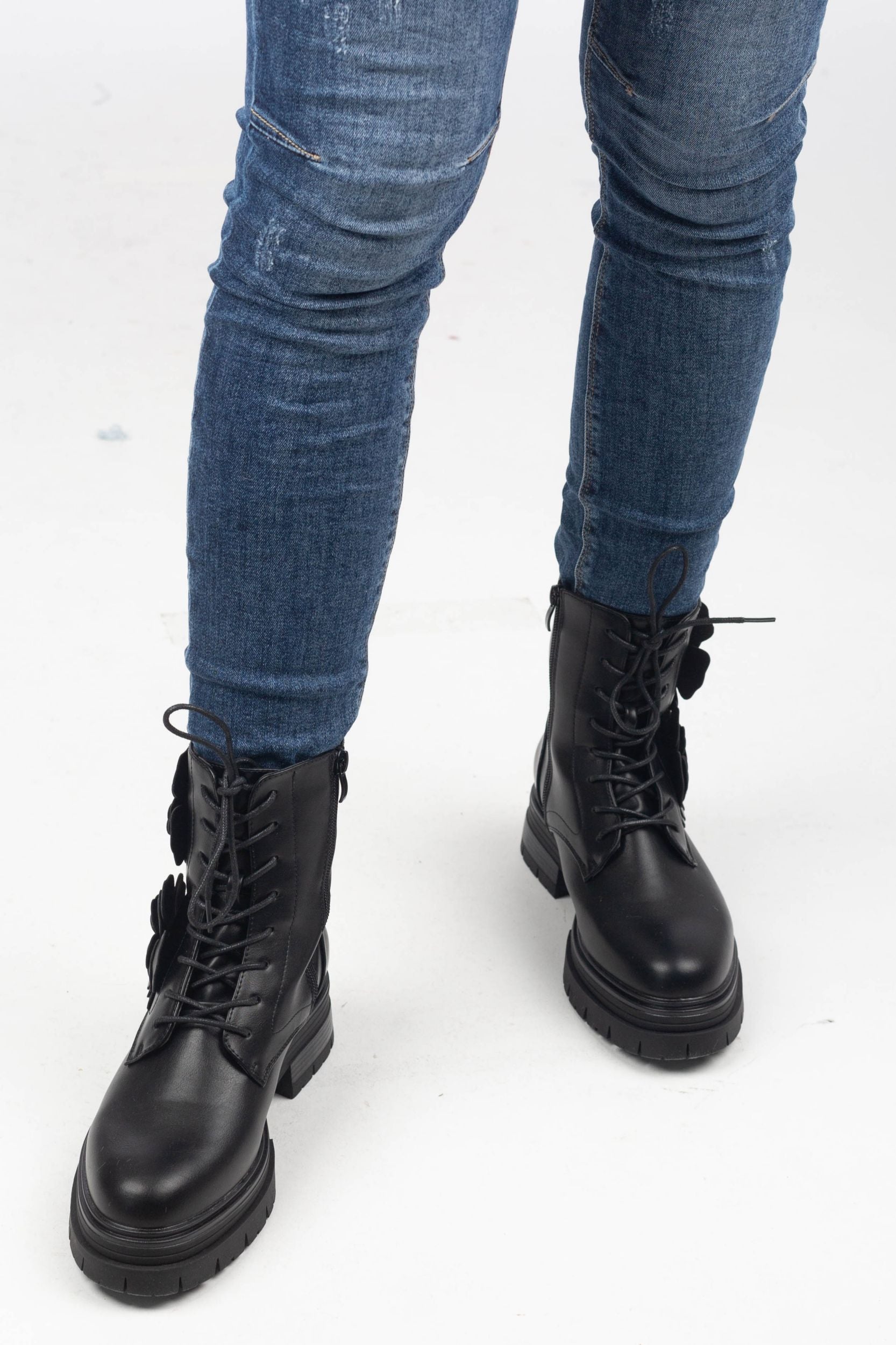 Black lace -up boots