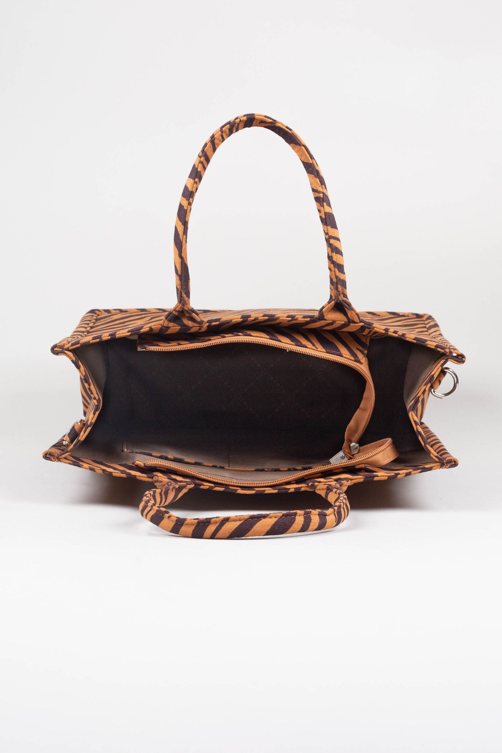 Handbag with tiger pattern