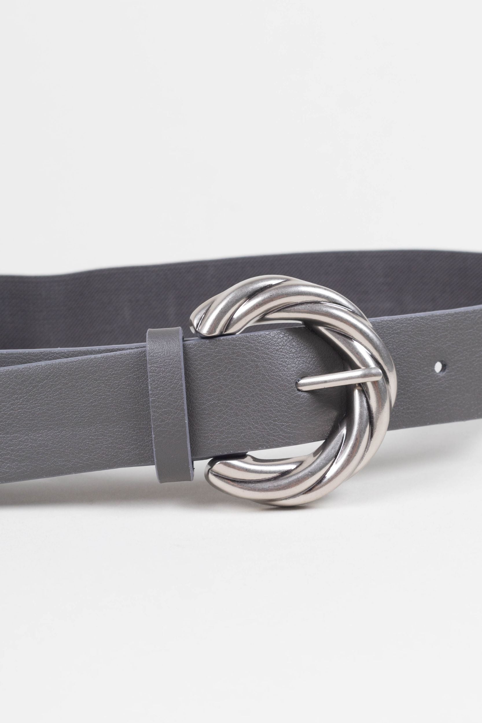 Stretch belt with great buckle