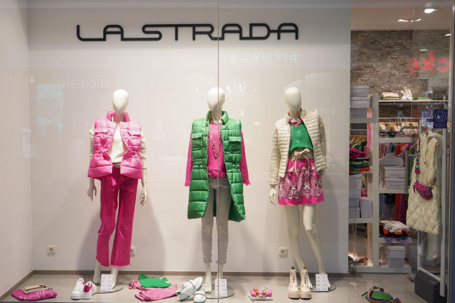 La Strada Filiale Köln Rhein Center Schaufenster mit Schaufensterpuppen