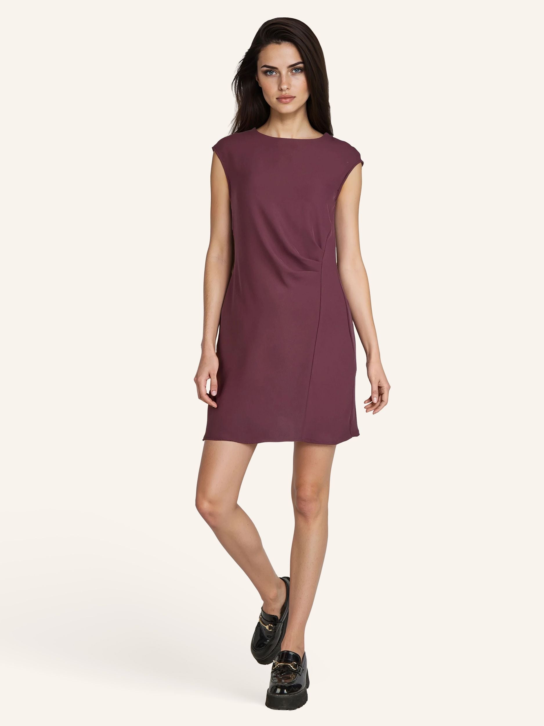 Robe fourreau sans manches