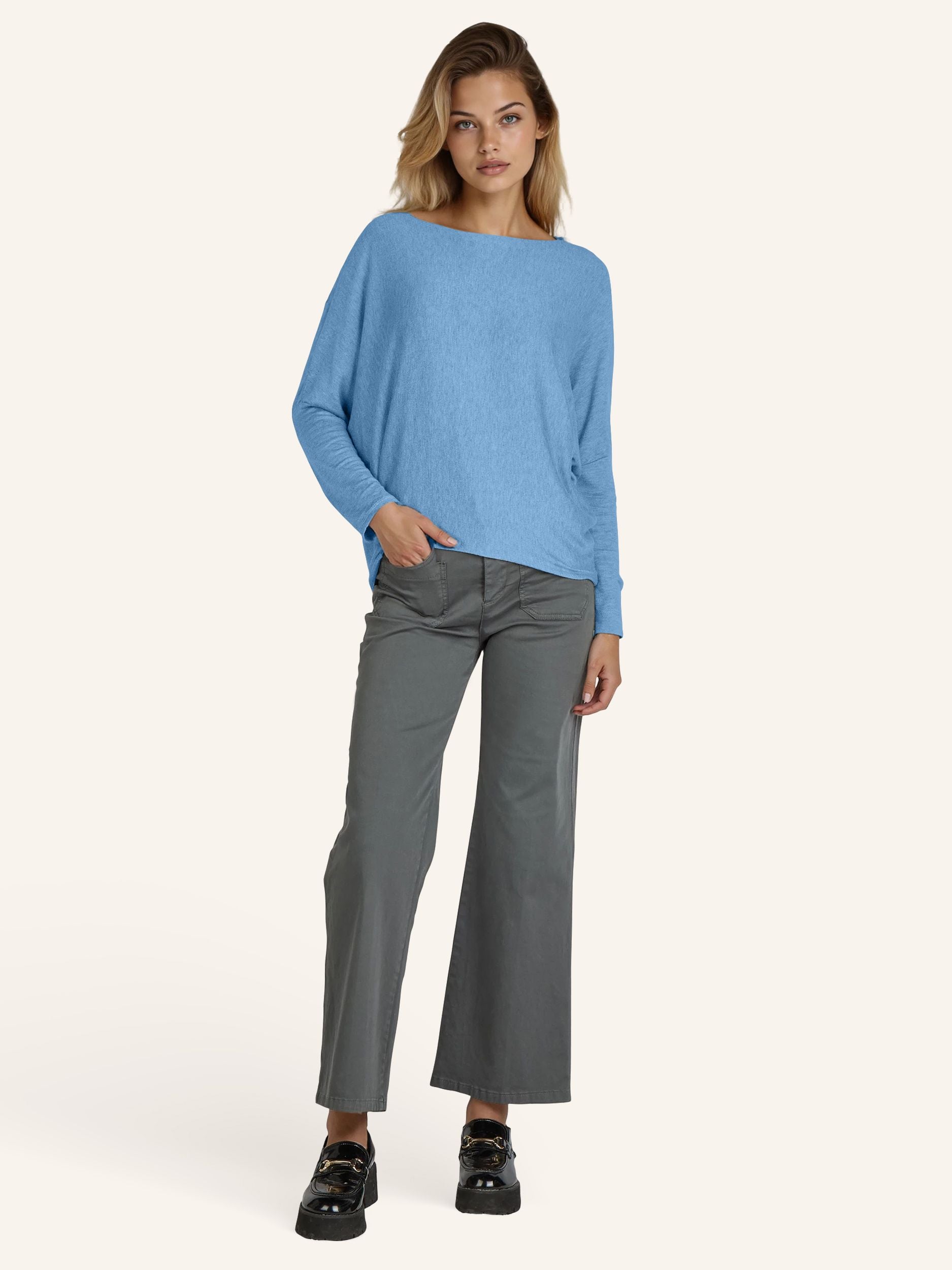 Chemise à simple coloration en tricot fin