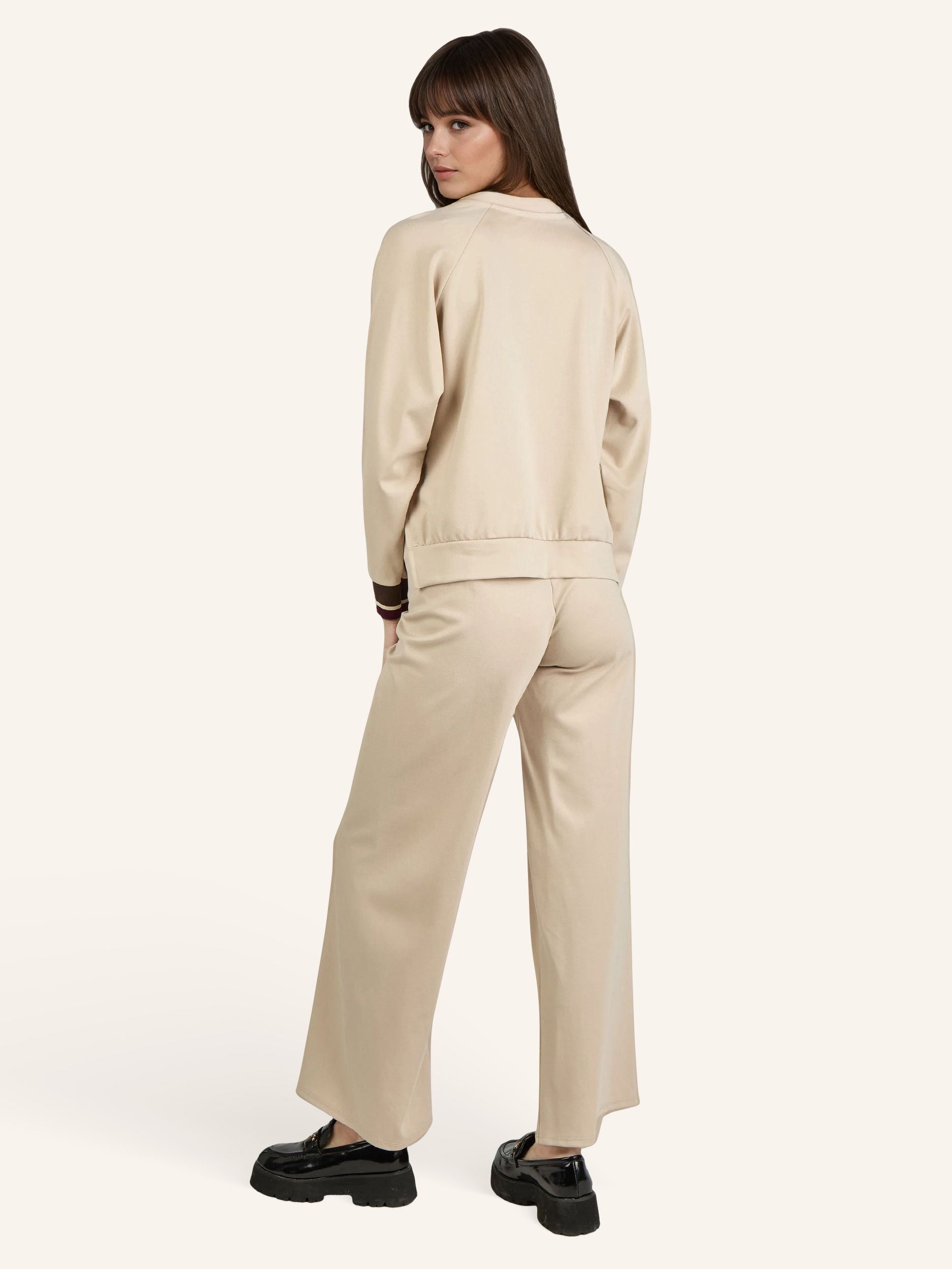 Sweatshirt mit Goldstreifen