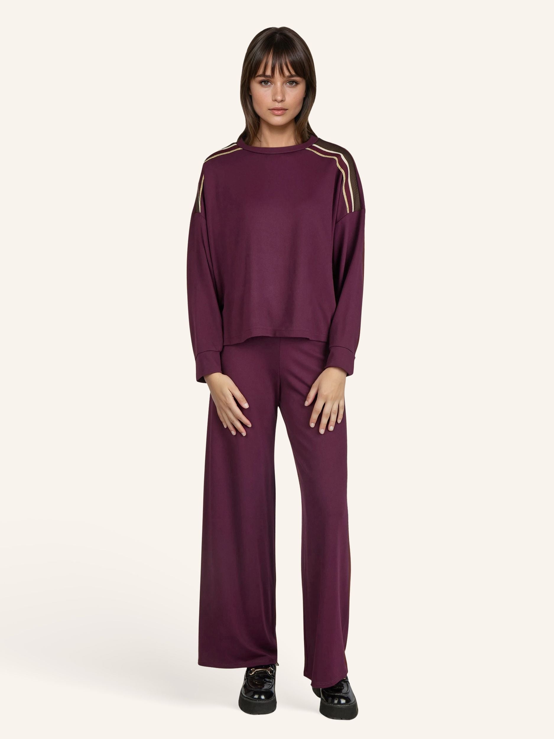 Sweatshirt mit Goldstreifen